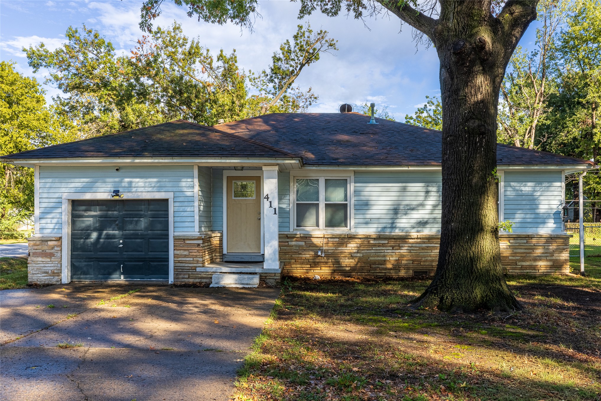 411 N Rowe Street Property Photo 1