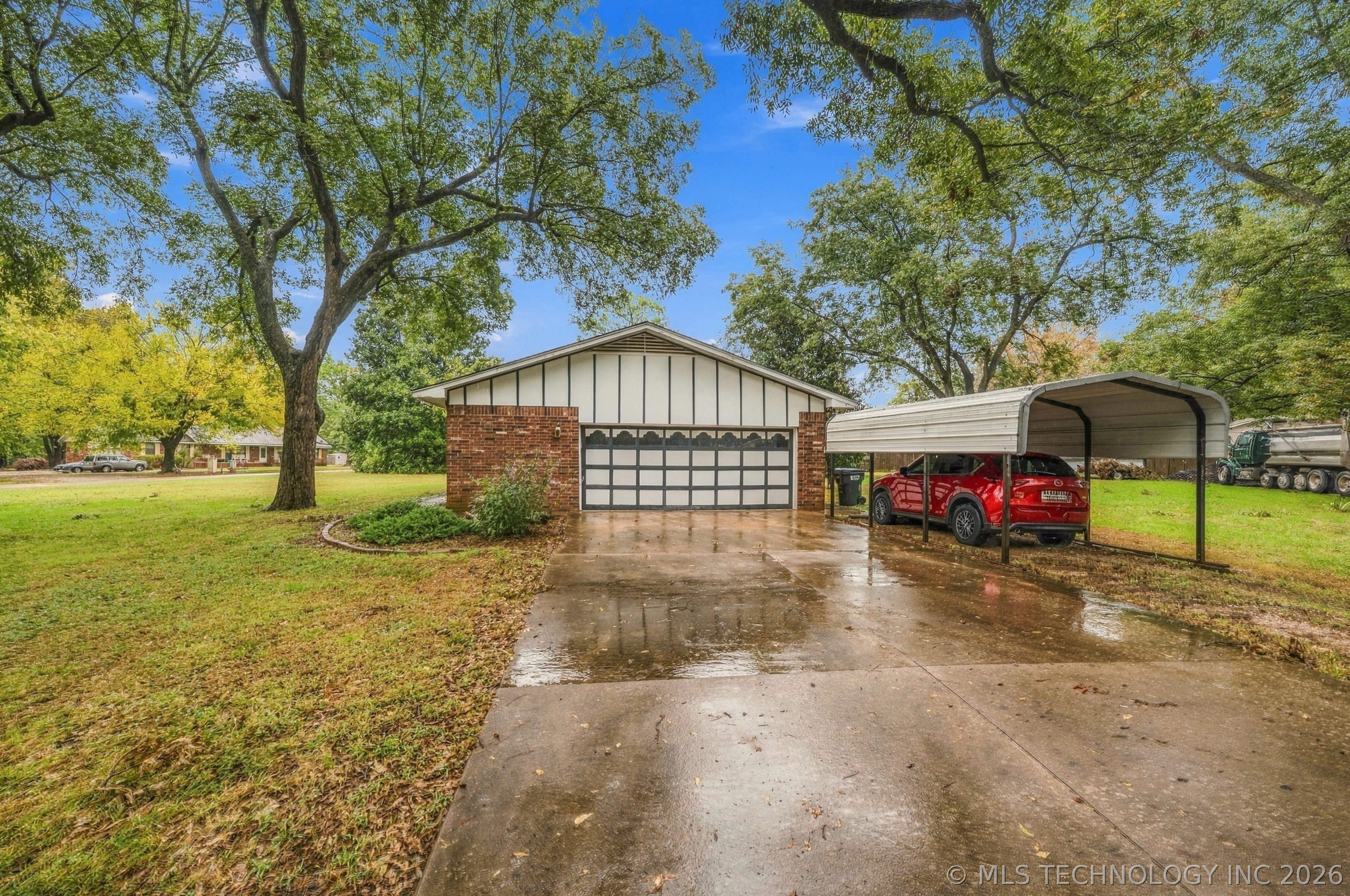 22025 S Wildwood Lane Property Photo 2
