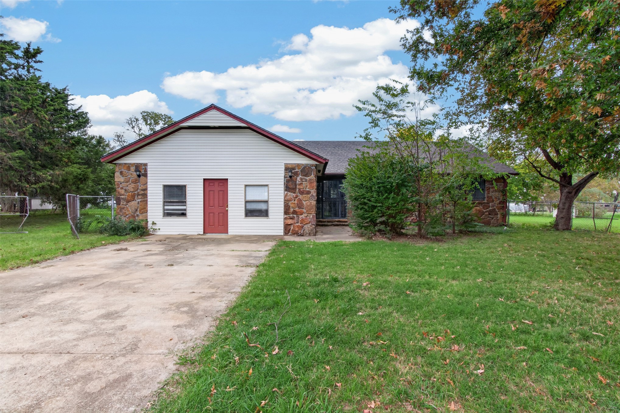 196 Elm Drive Property Photo 1