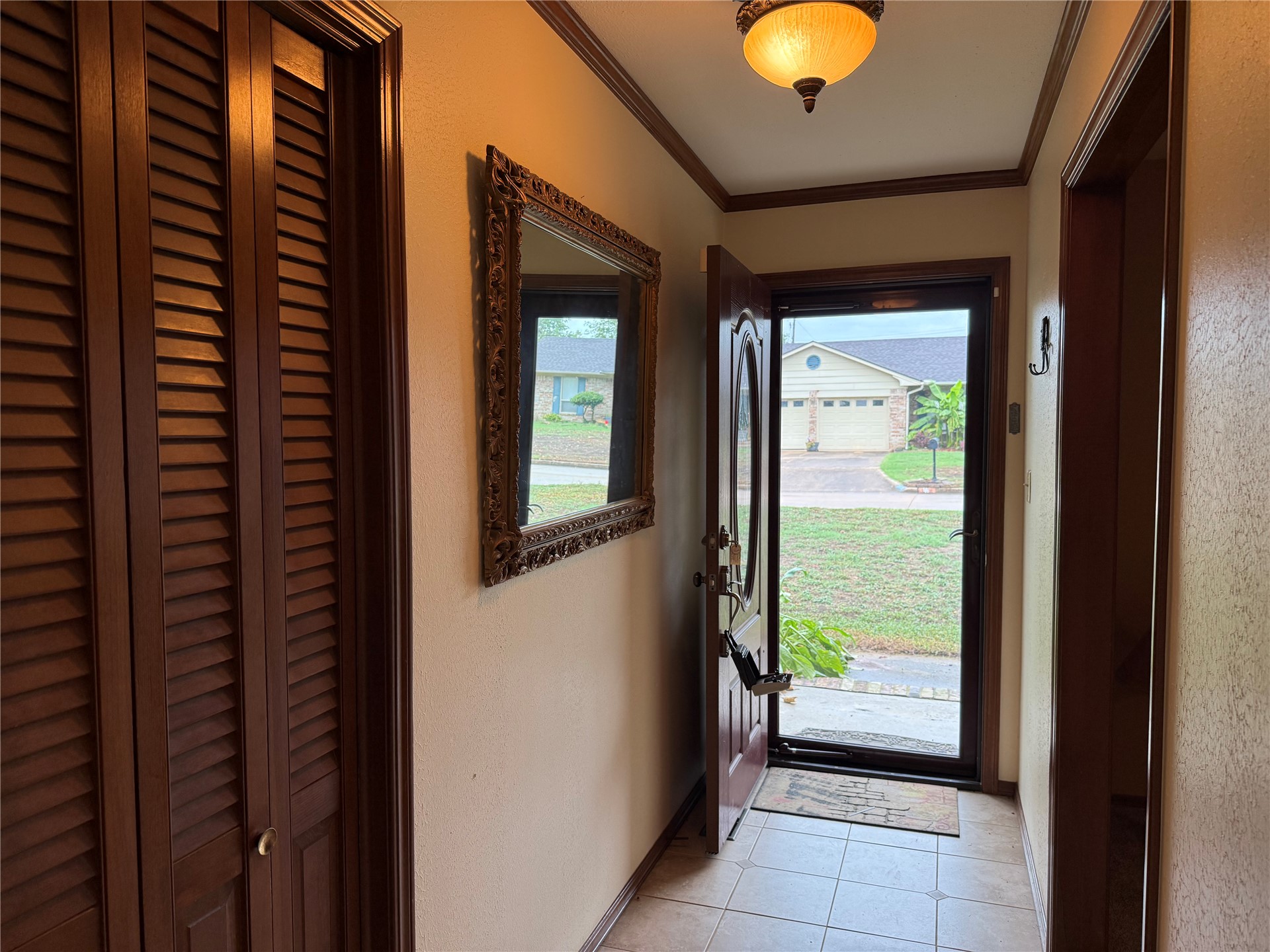 2711 Kingston Street Property Photo 3
