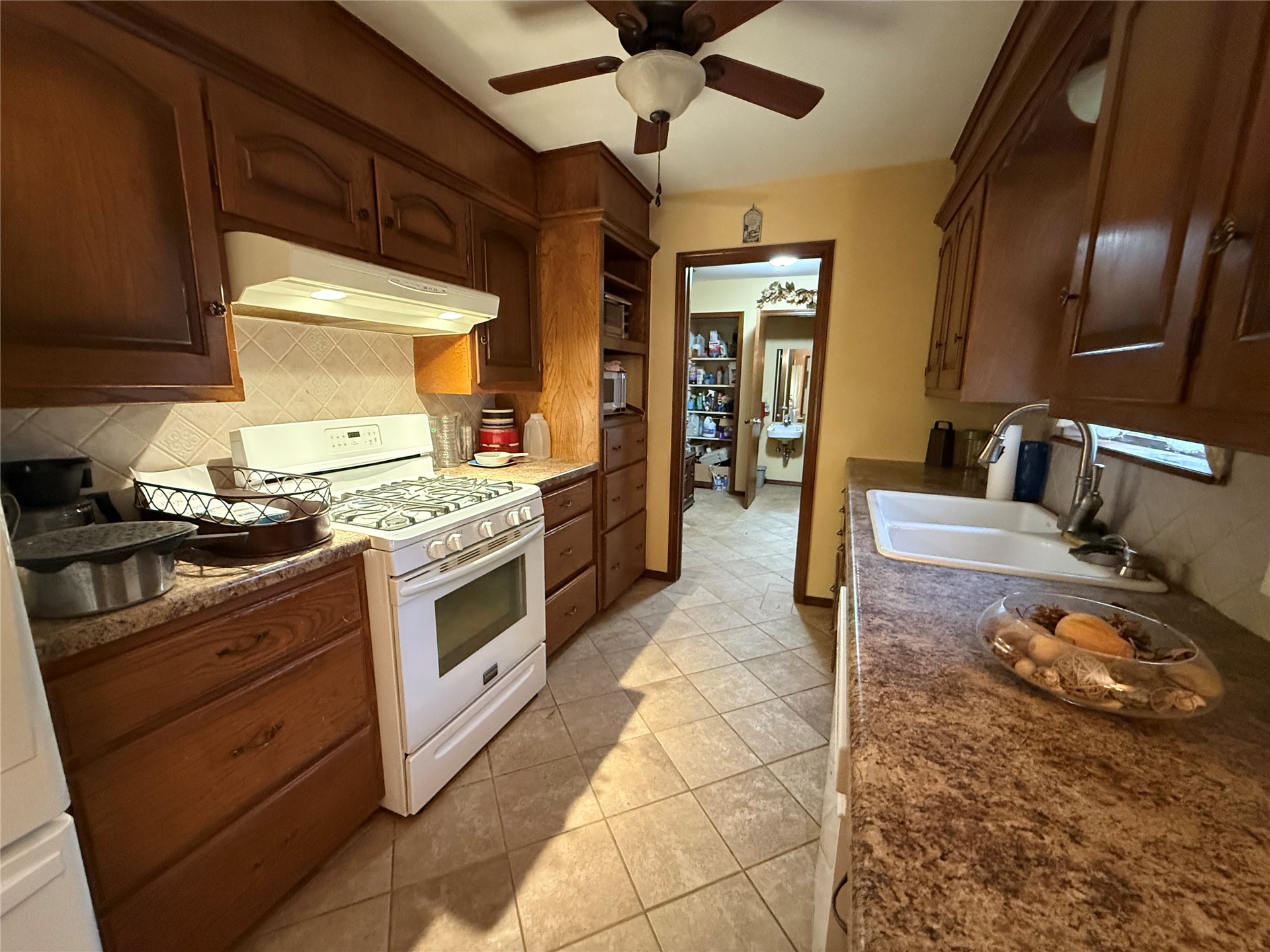2711 Kingston Street Property Photo 17
