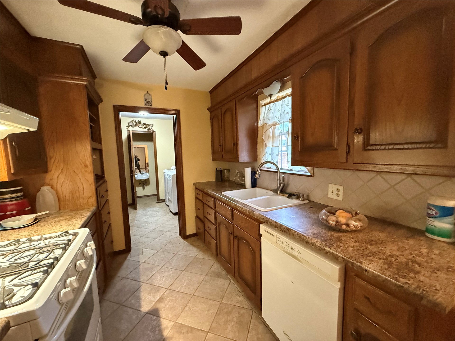 2711 Kingston Street Property Photo 18