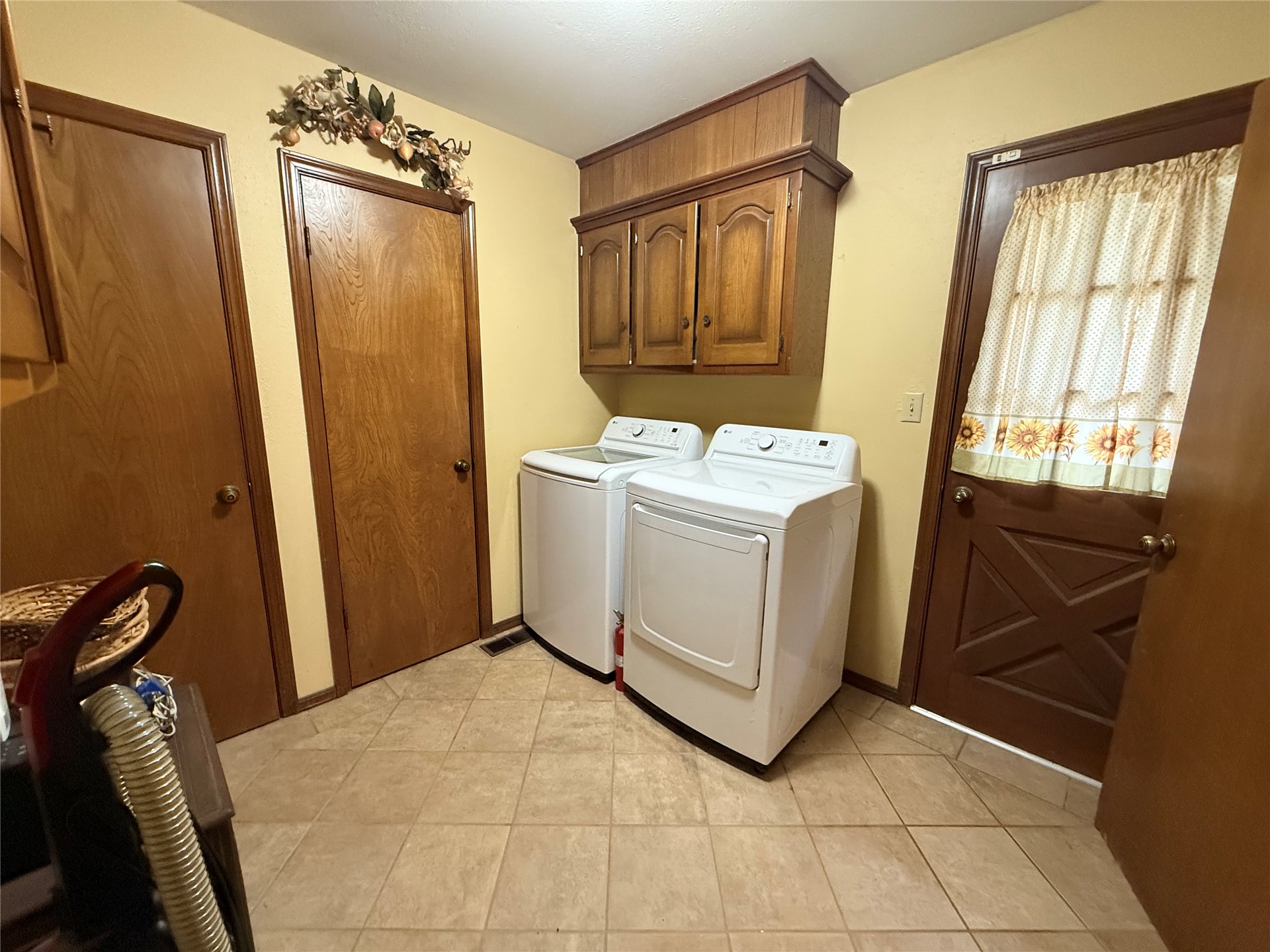 2711 Kingston Street Property Photo 21