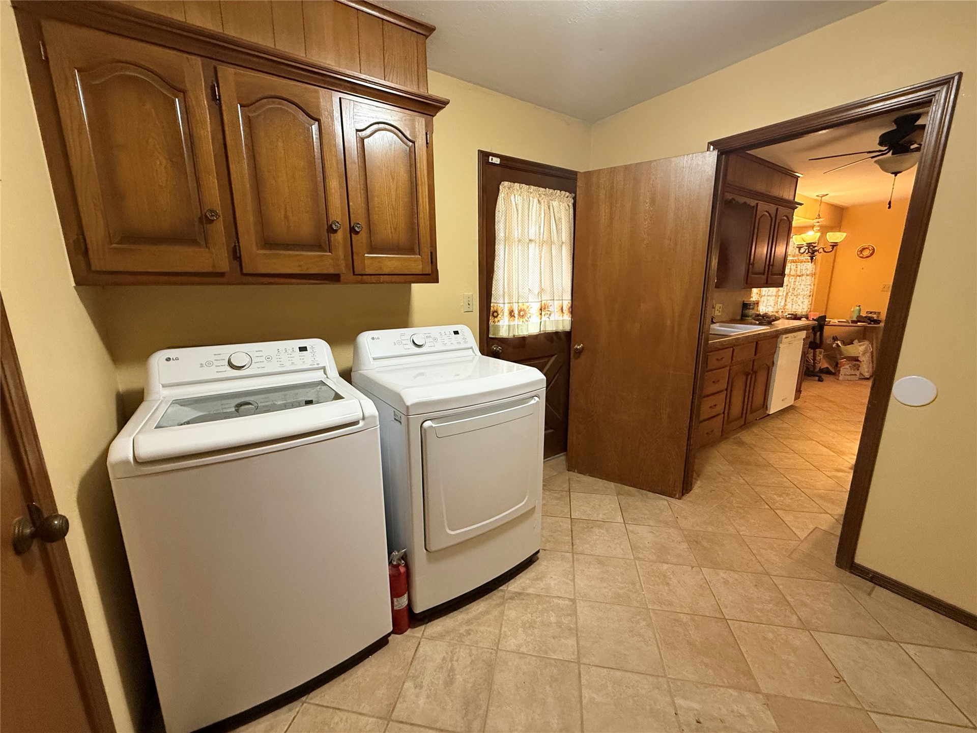 2711 Kingston Street Property Photo 22