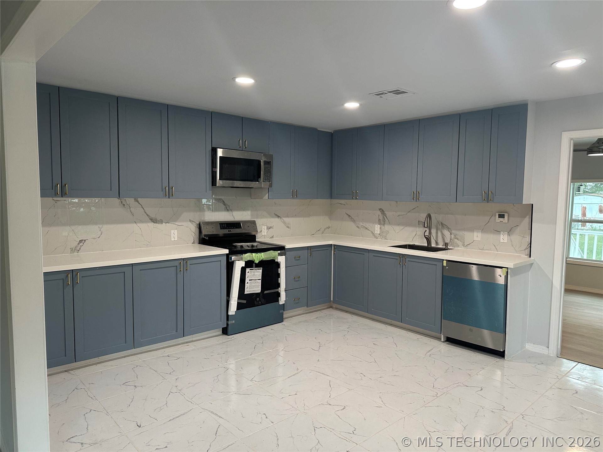 1402 Cherry Street Property Photo 5