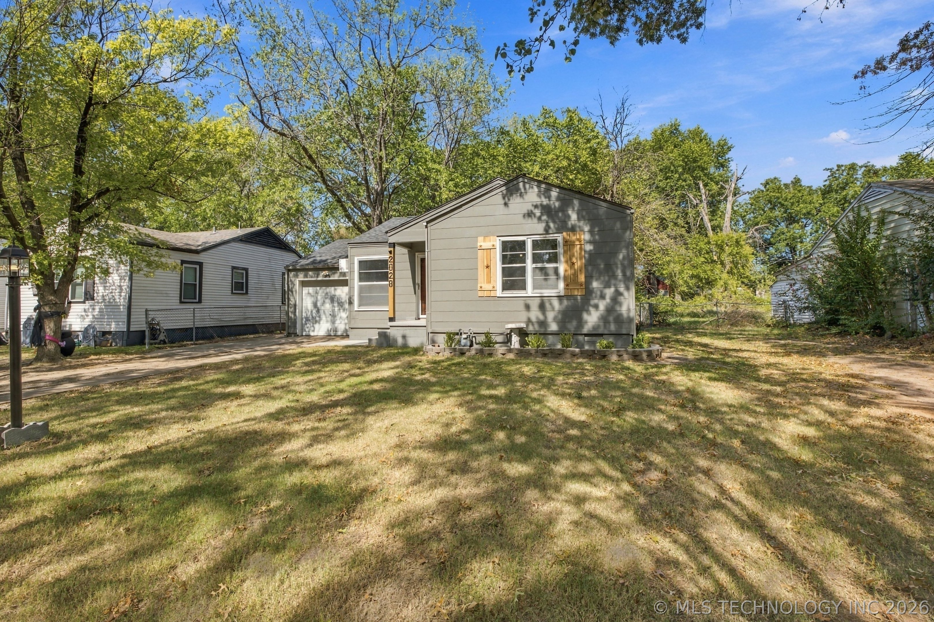 2028 Haskell Boulevard Property Photo 2