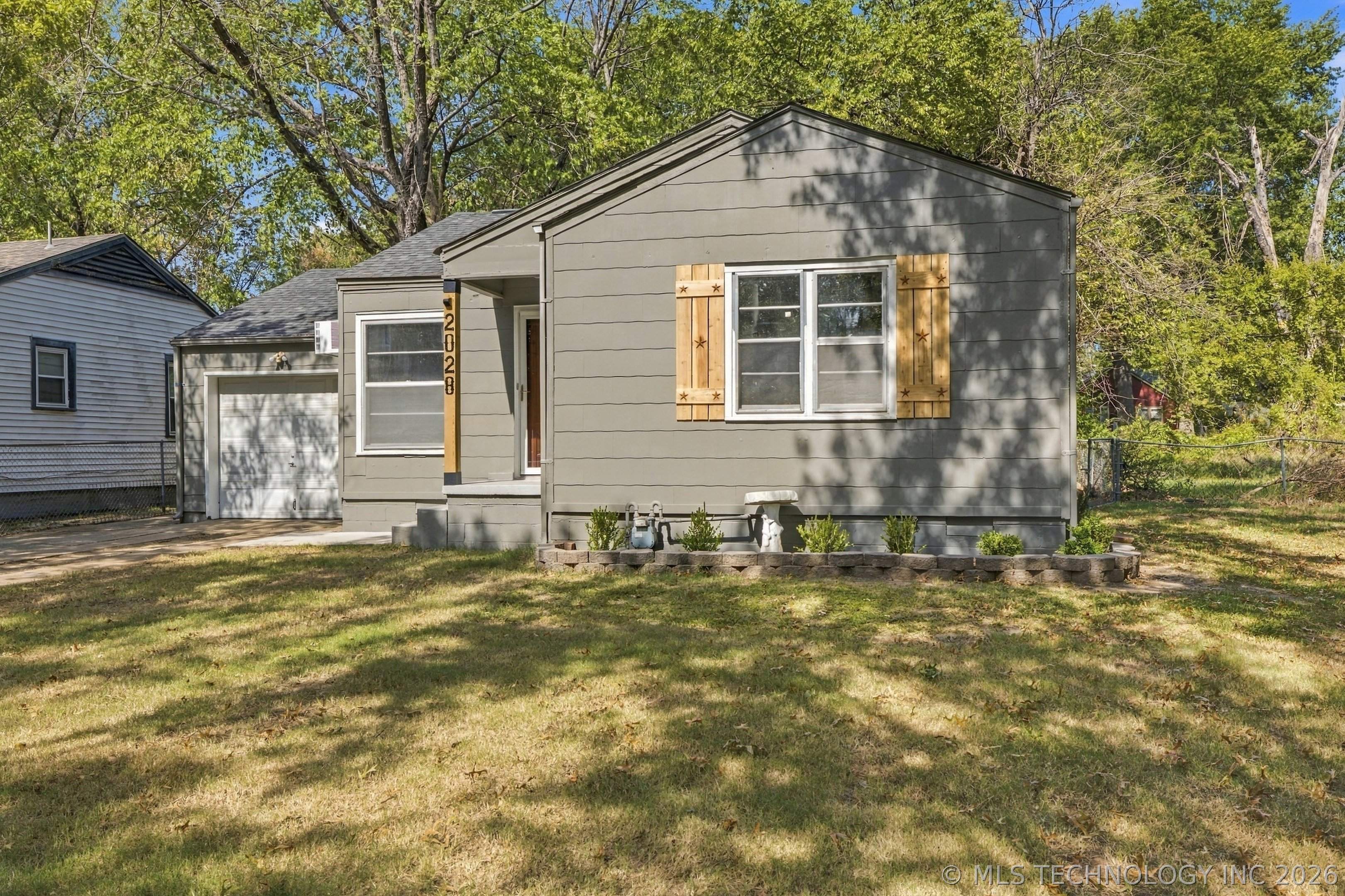 2028 Haskell Boulevard Property Photo 3