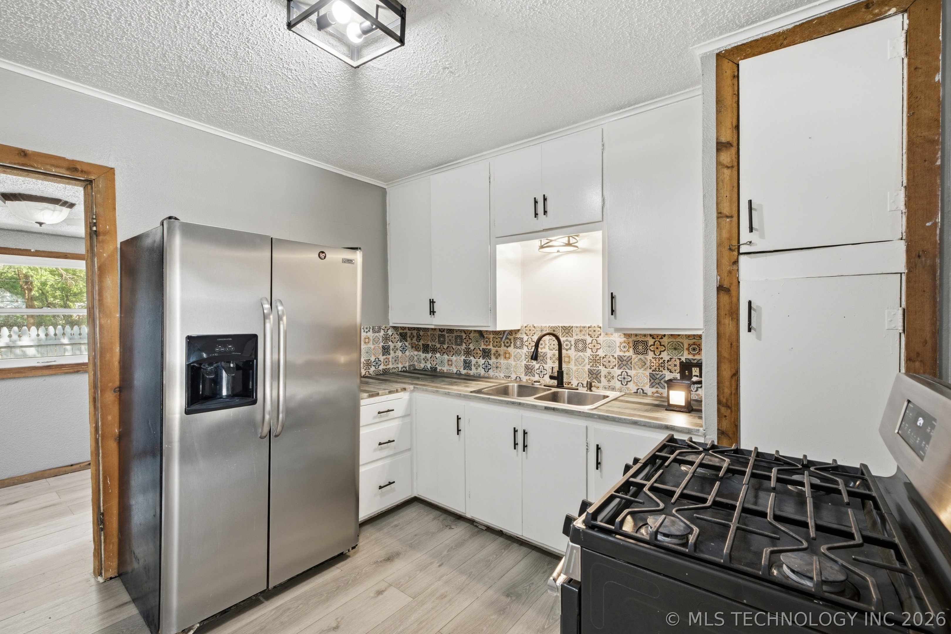 2028 Haskell Boulevard Property Photo 11