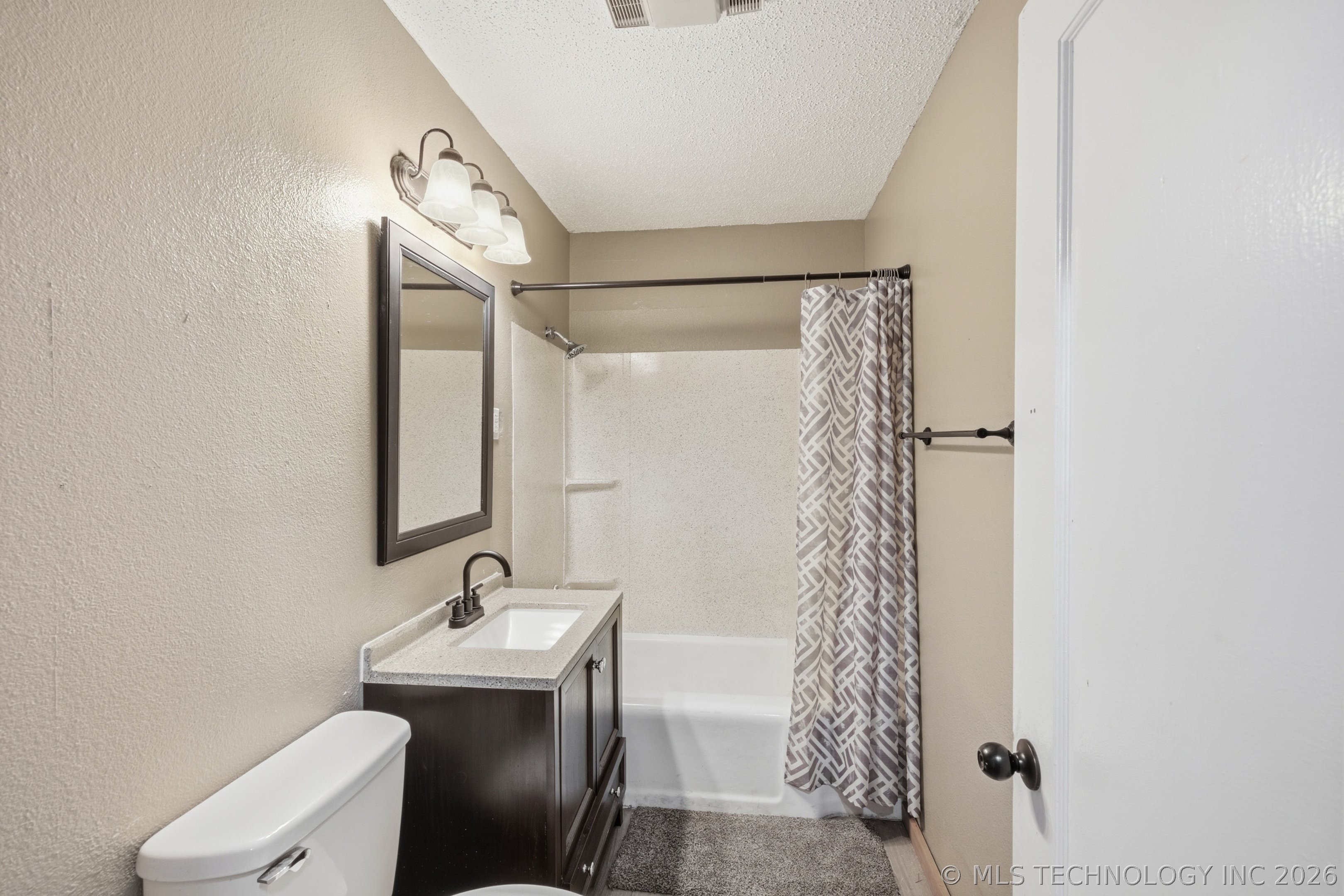 2028 Haskell Boulevard Property Photo 13