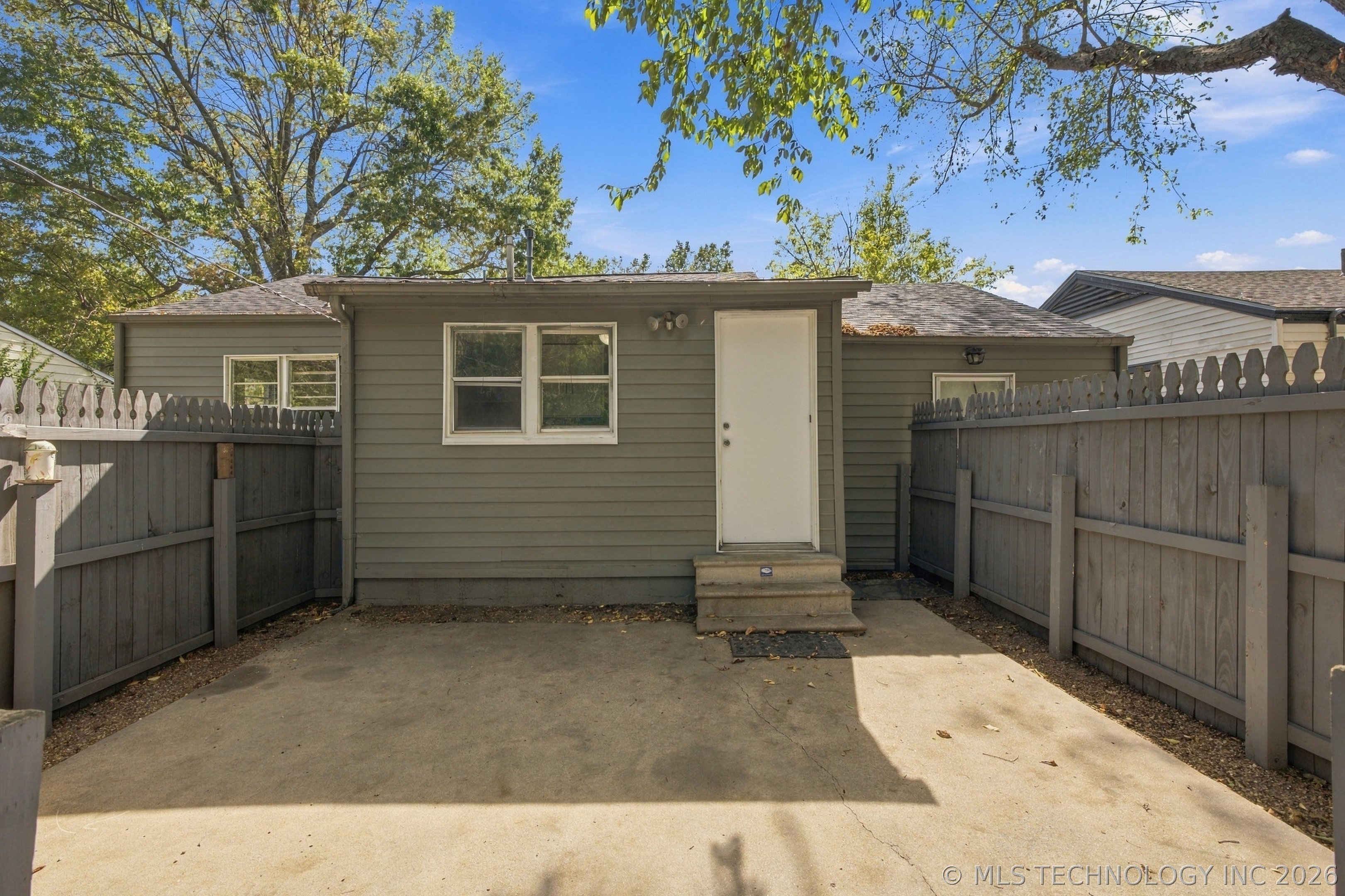 2028 Haskell Boulevard Property Photo 18
