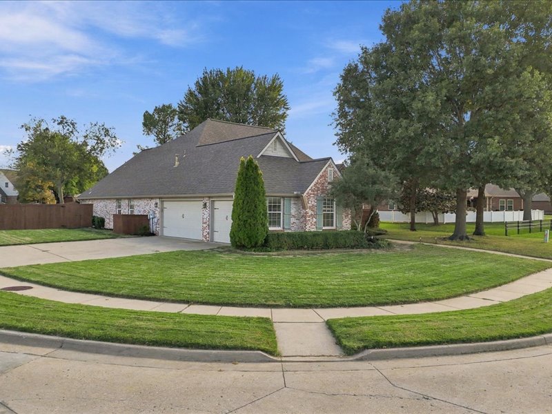 6701 Forest Ridge Boulevard Property Photo 3