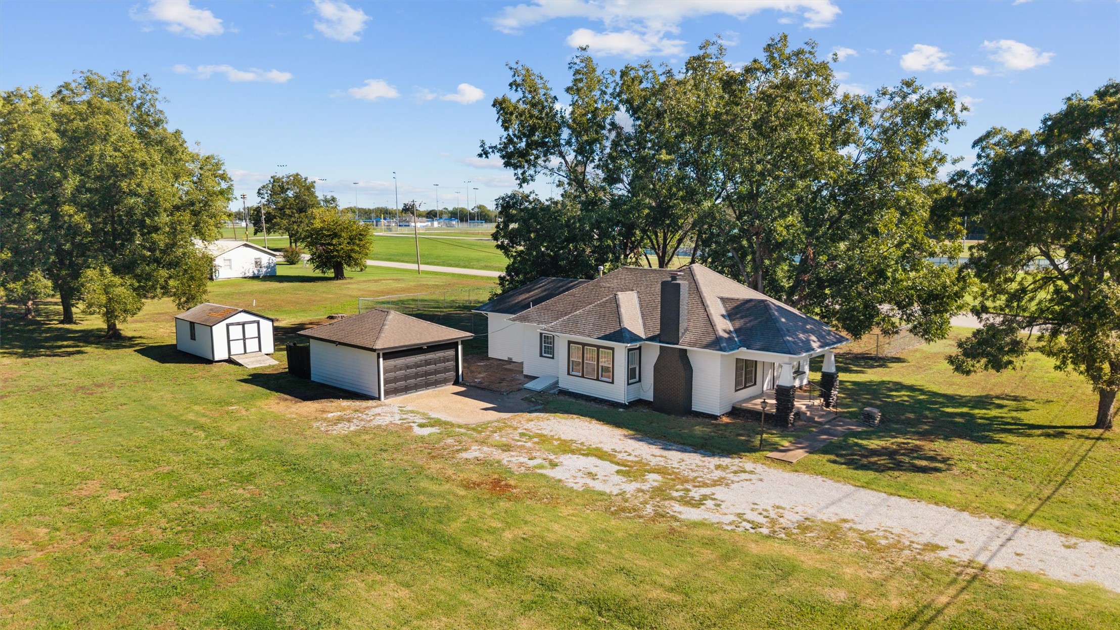 2520 E Tuxedo Boulevard Property Photo 1