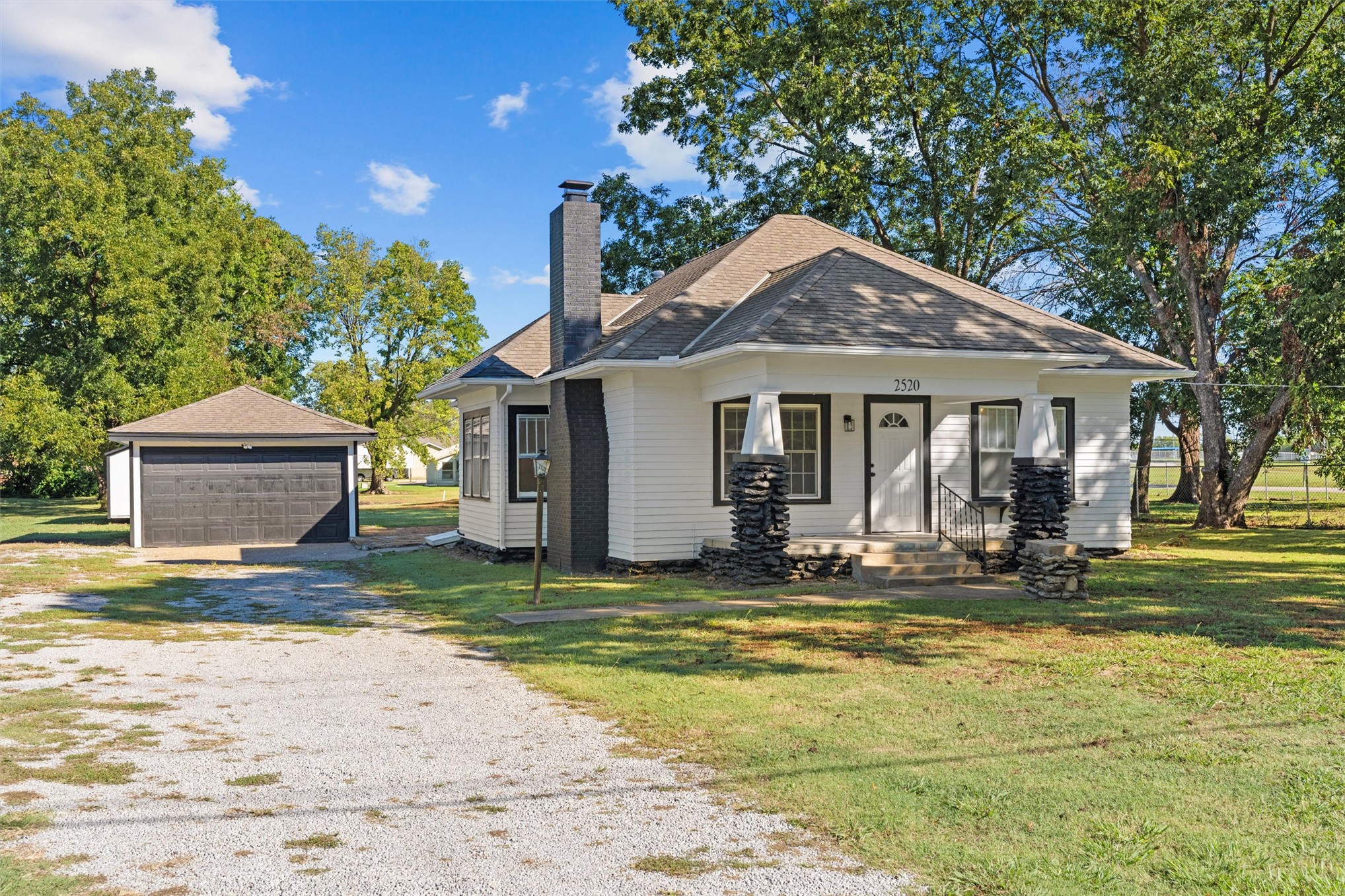 2520 E Tuxedo Boulevard Property Photo 4