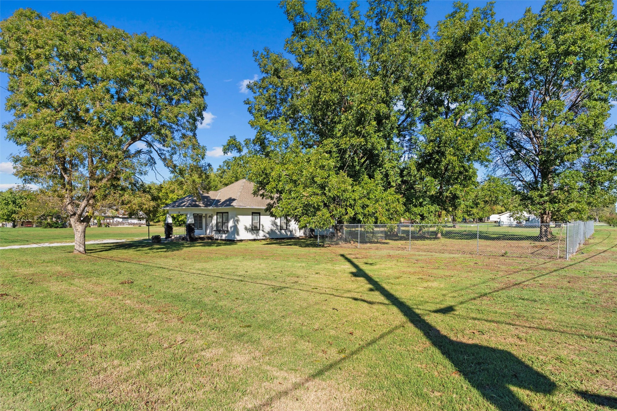 2520 E Tuxedo Boulevard Property Photo 5