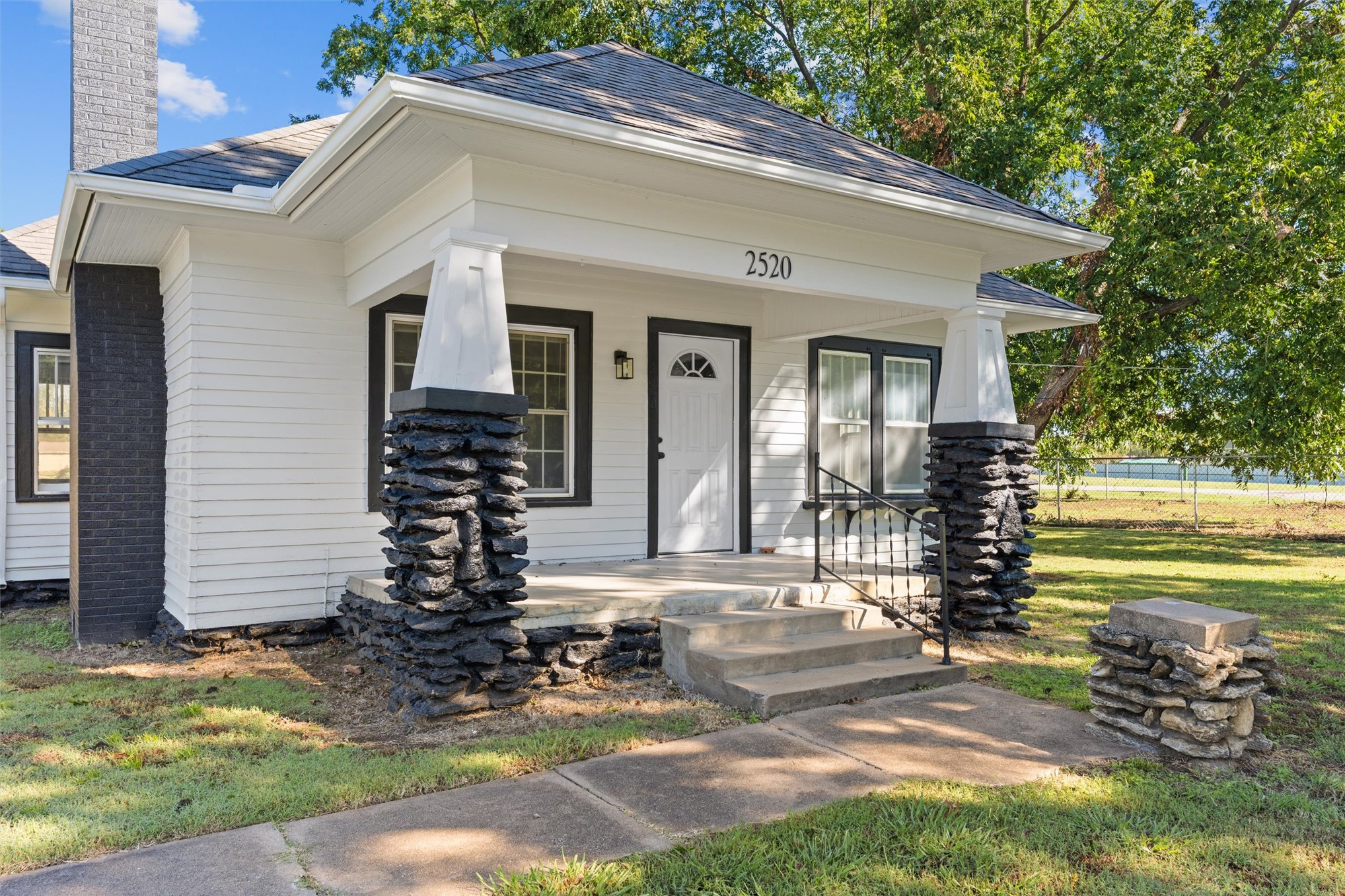 2520 E Tuxedo Boulevard Property Photo 6