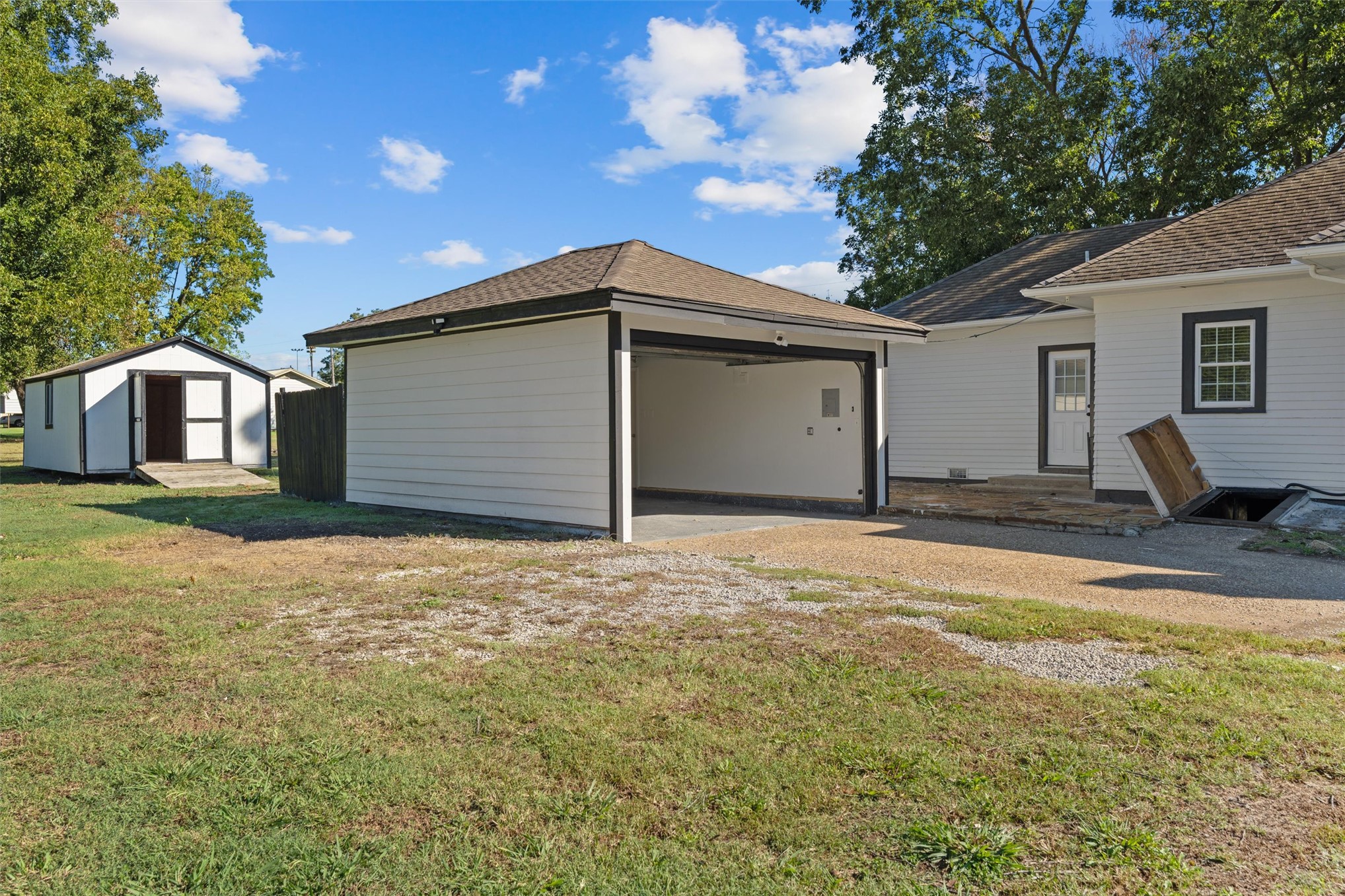 2520 E Tuxedo Boulevard Property Photo 37