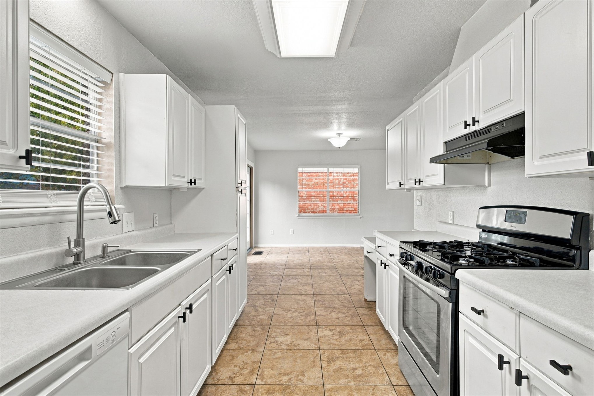 1947 S Fern Avenue Property Photo 20