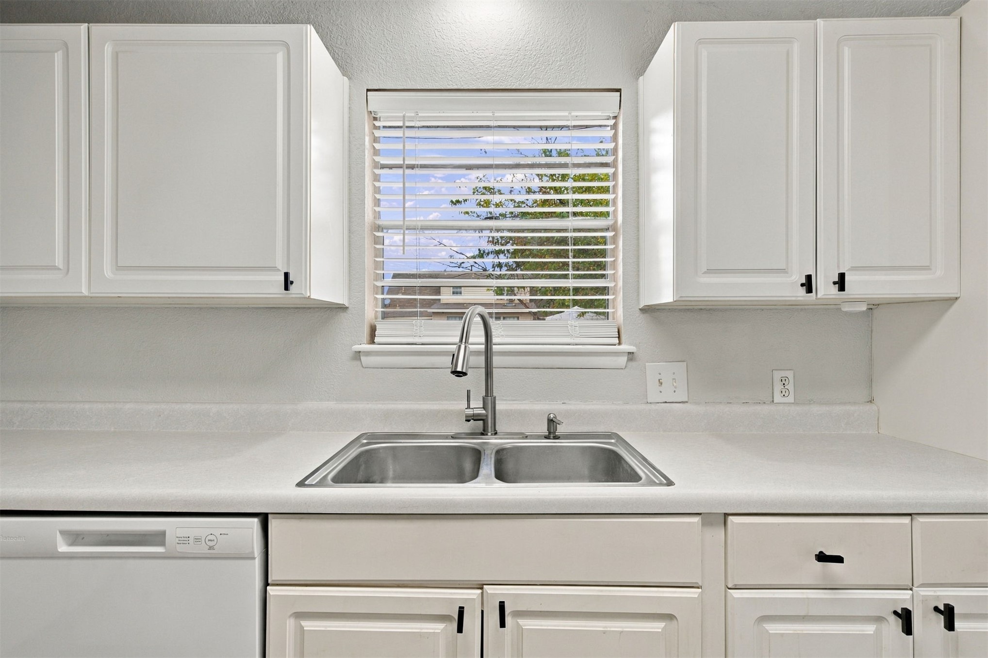 1947 S Fern Avenue Property Photo 24