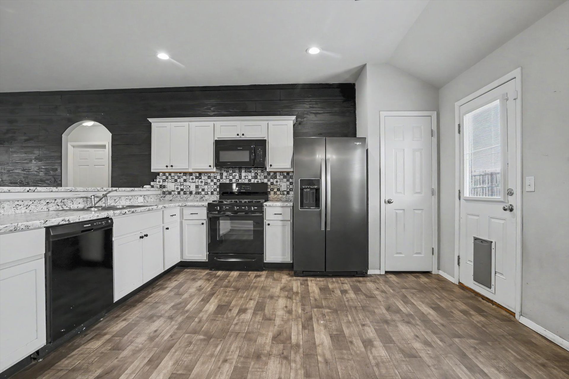 23311 S Jewell Drive Property Photo 6