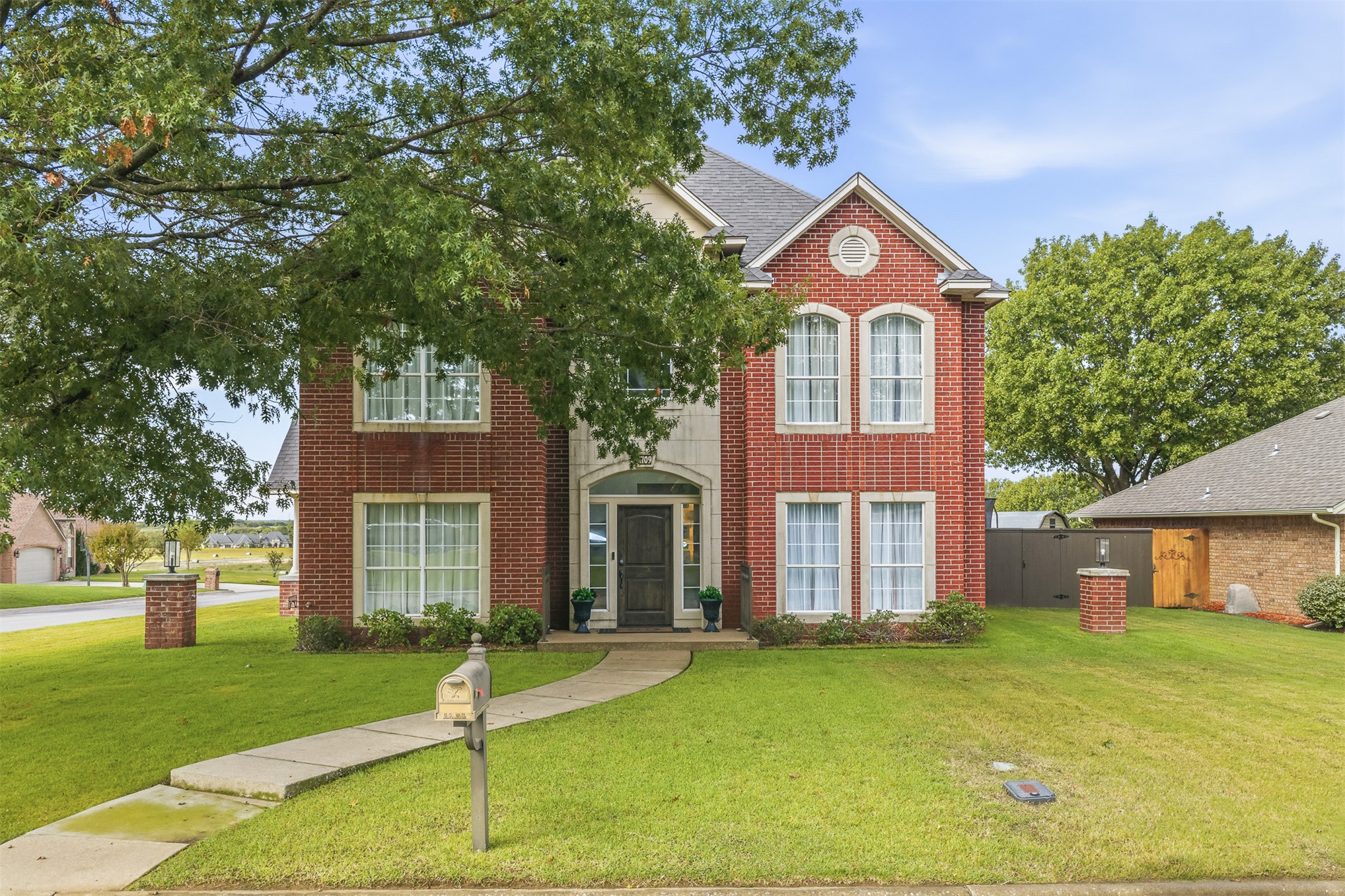 1709 Southern Hills Drive Property Photo 1