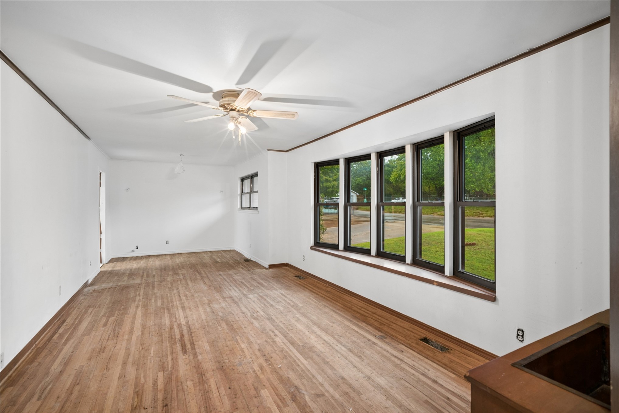 1318 N Main Street Property Photo 5