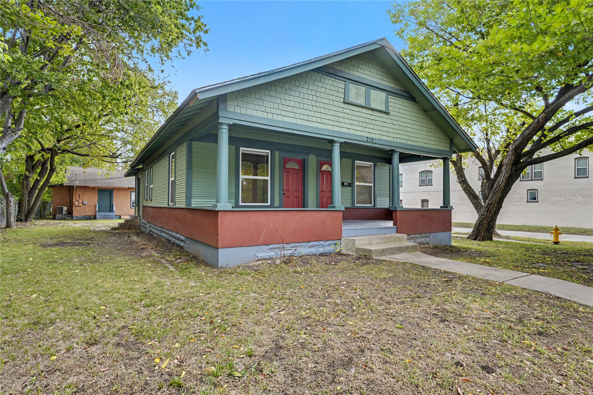 111 S Yorktown Avenue E Property Photo 2