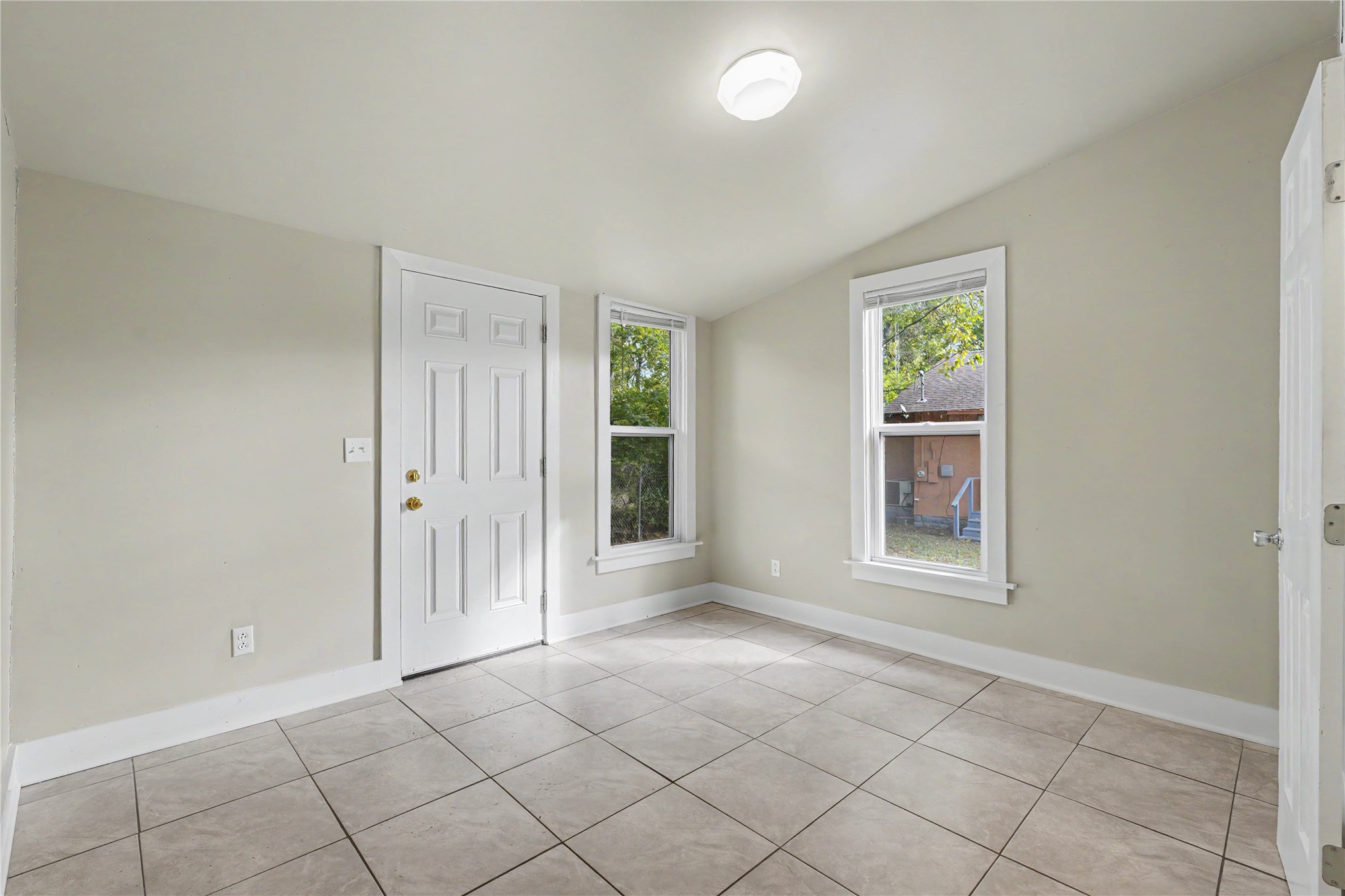 111 S Yorktown Avenue E Property Photo 7