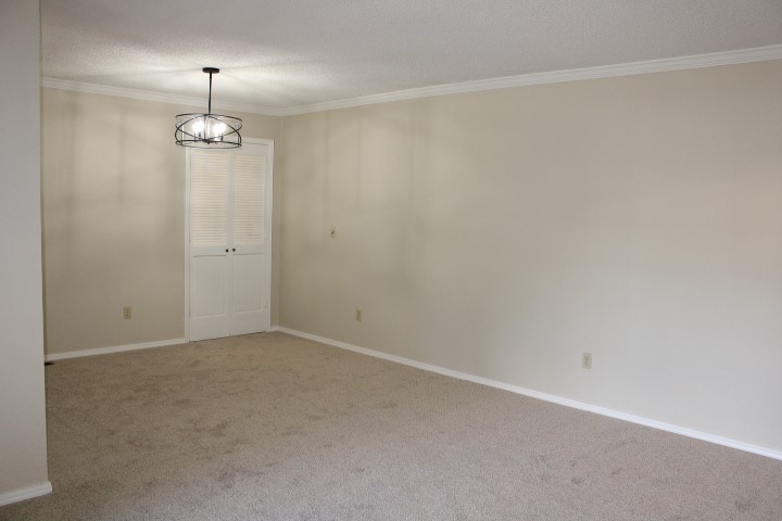 8813 S 71st East Avenue E Property Photo 5