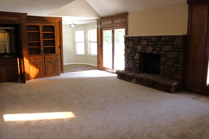 8813 S 71st East Avenue E Property Photo 8