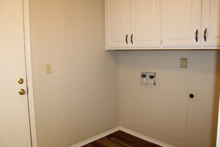 8813 S 71st East Avenue E Property Photo 15