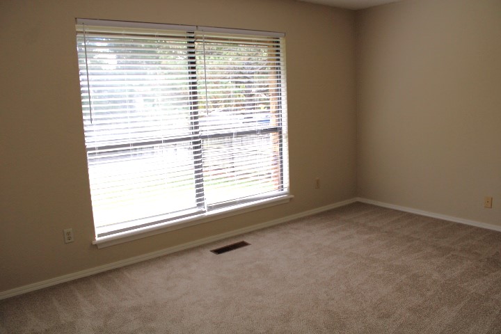 8813 S 71st East Avenue E Property Photo 17
