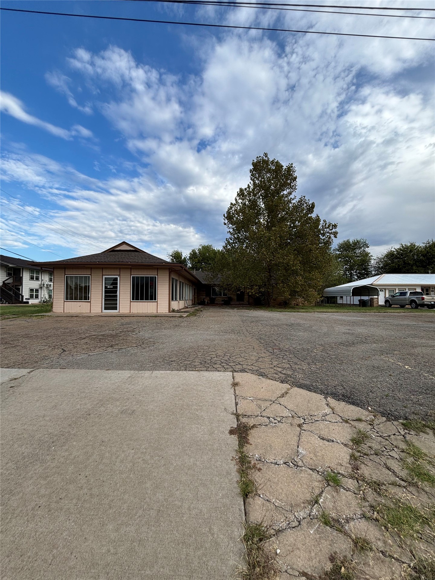418 W Rogers Boulevard