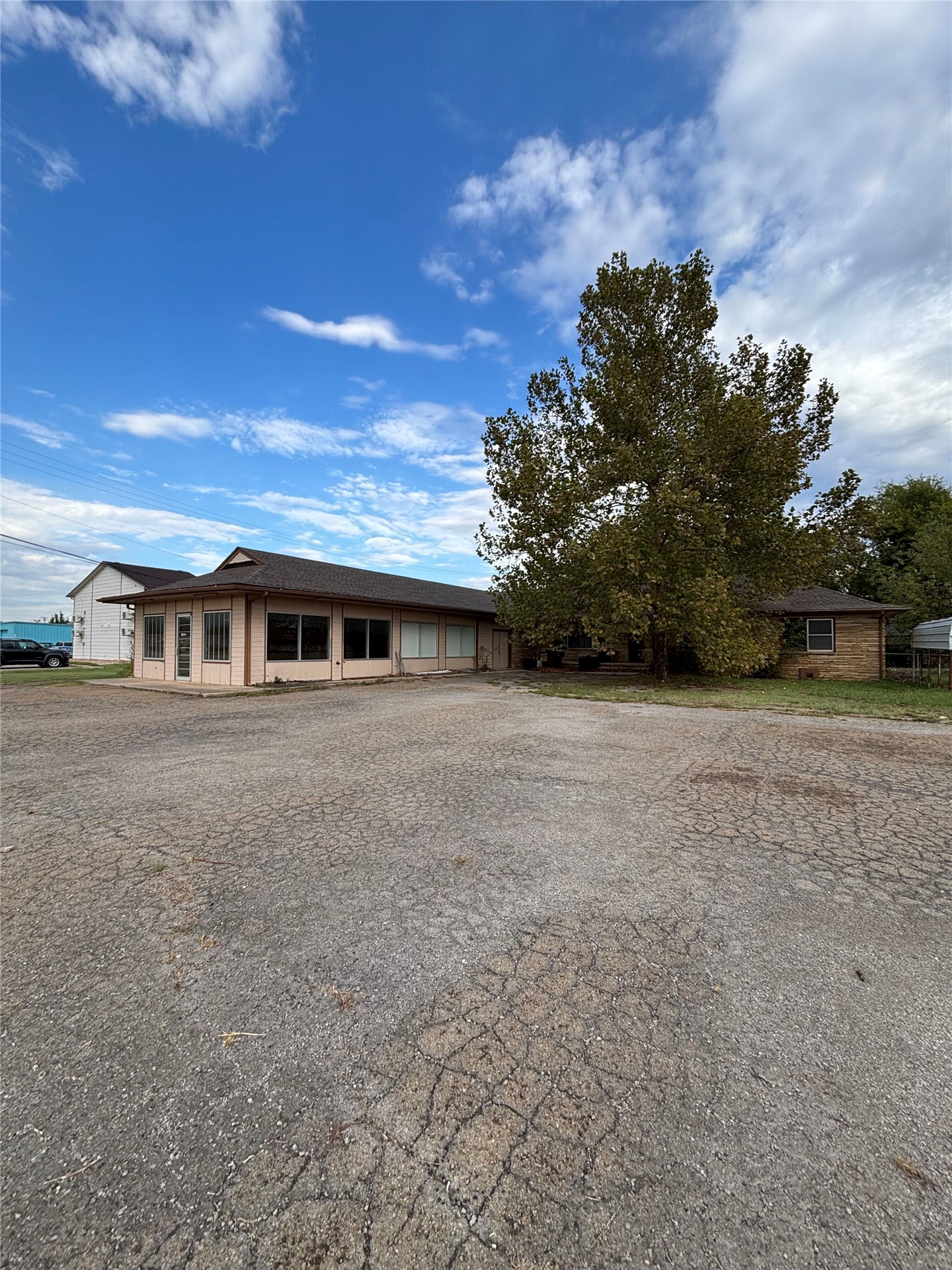 418 W Rogers Boulevard Property Photo 3