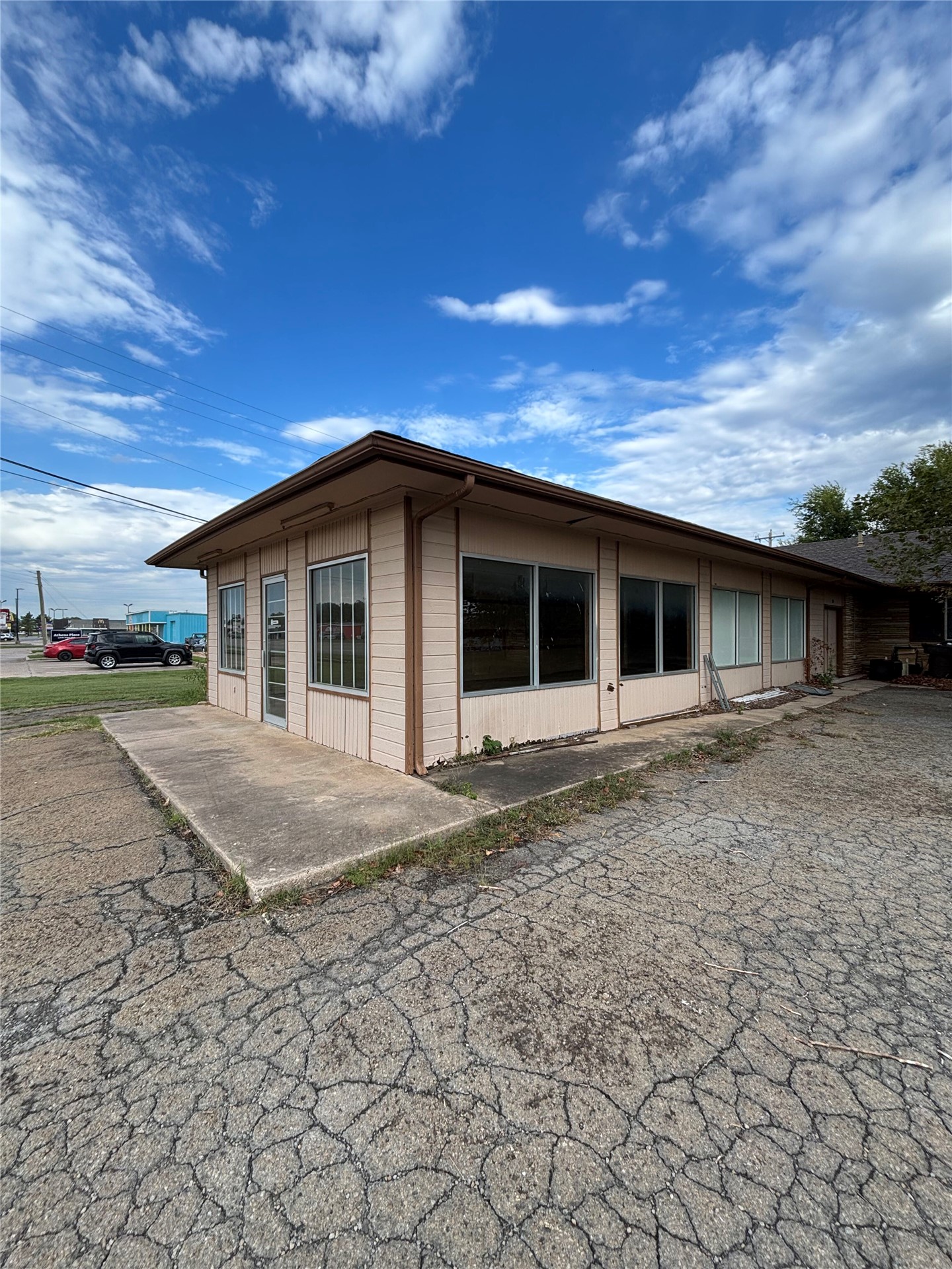 418 W Rogers Boulevard Property Photo 4
