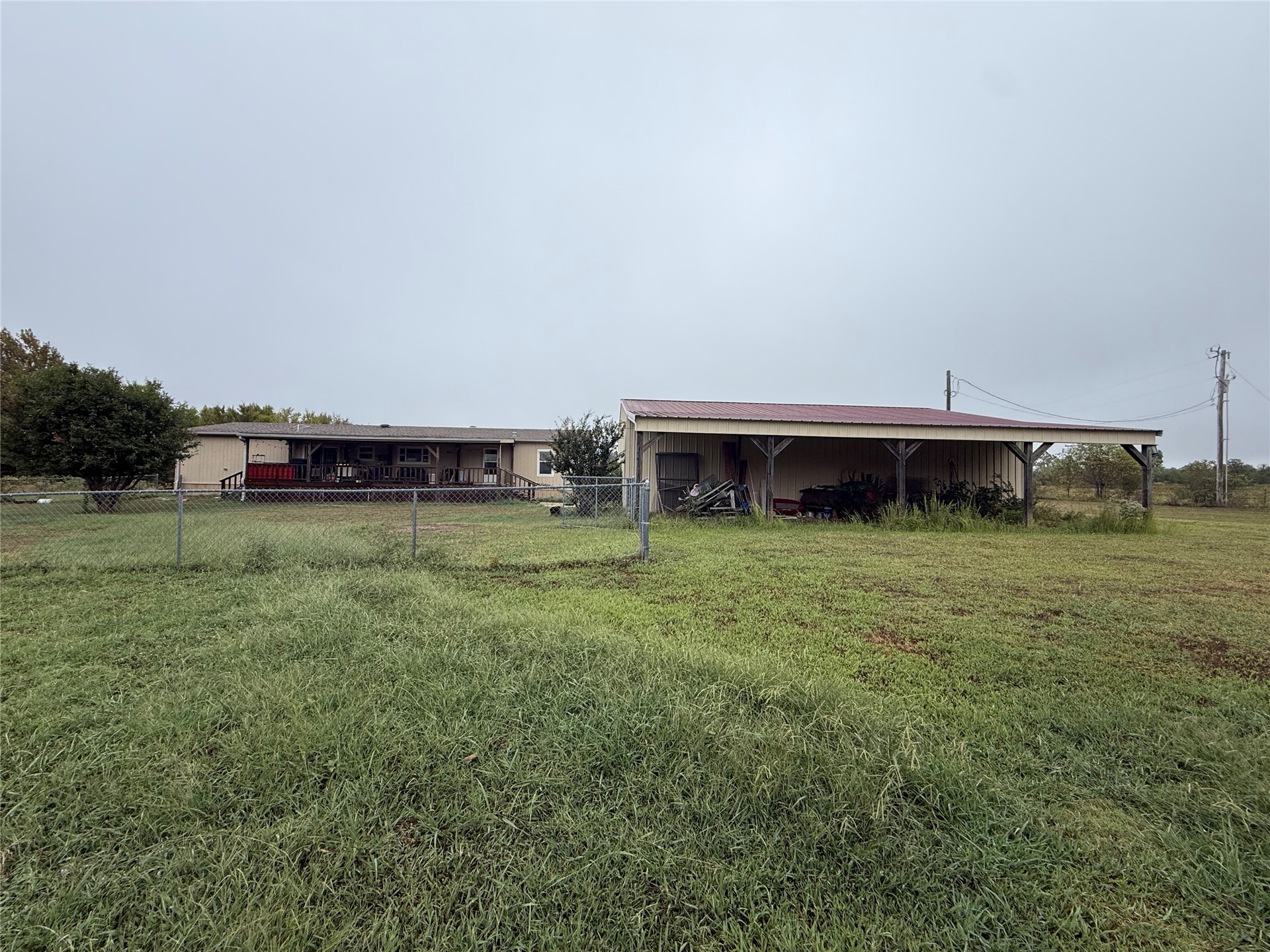 422586 E 1150 Road Property Photo 2