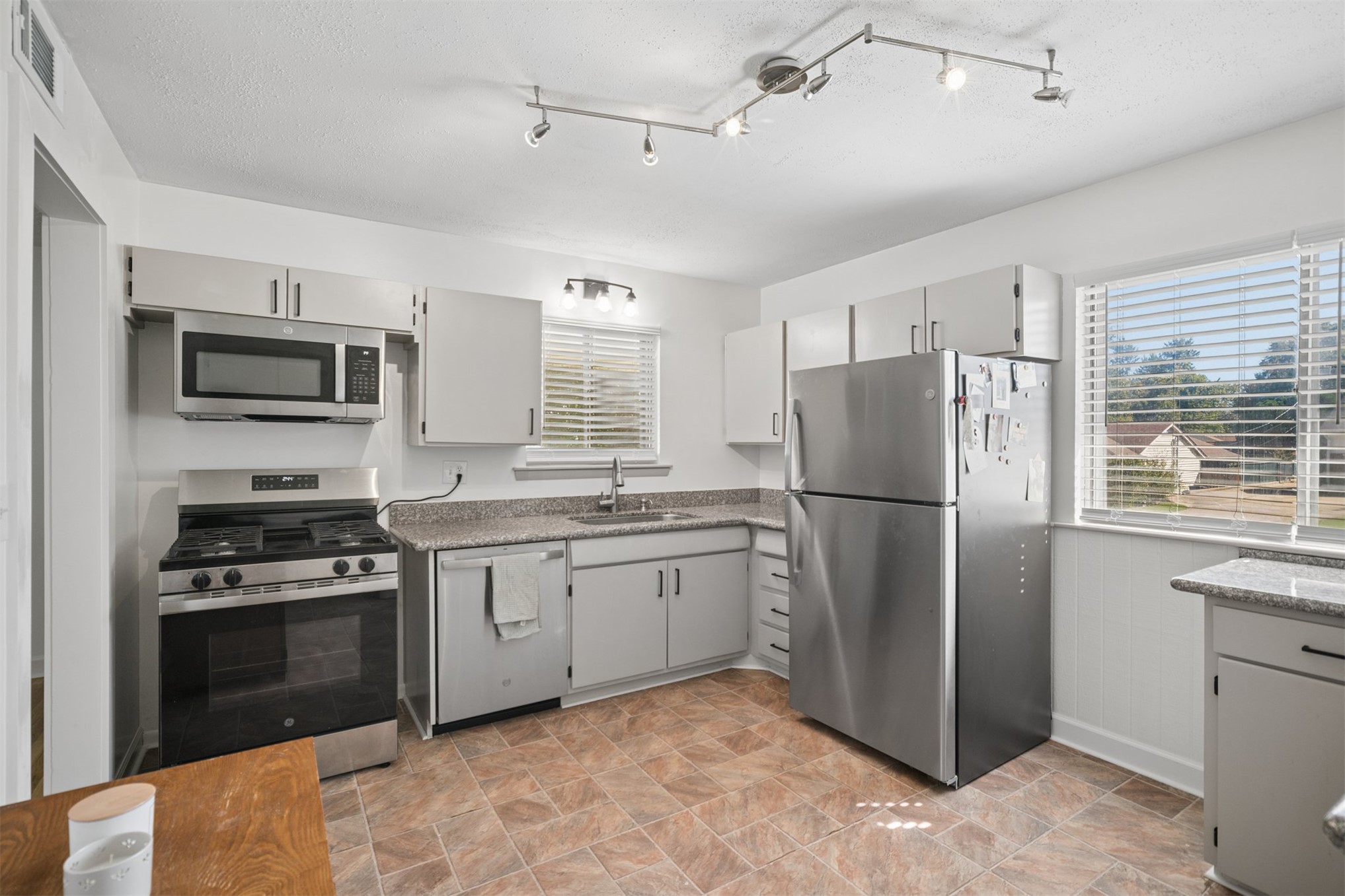 5731 E 22nd Place Property Photo 11