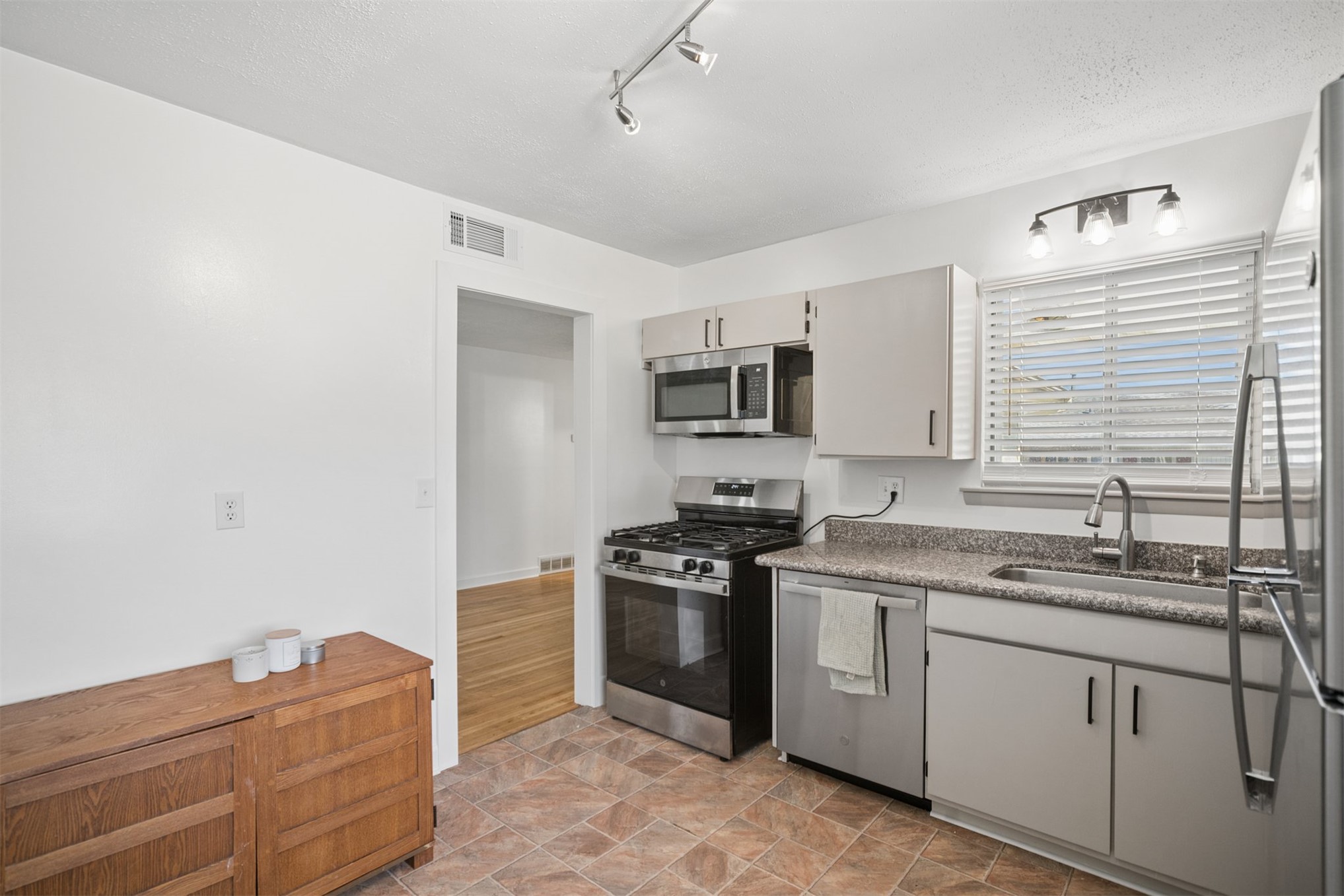 5731 E 22nd Place Property Photo 12