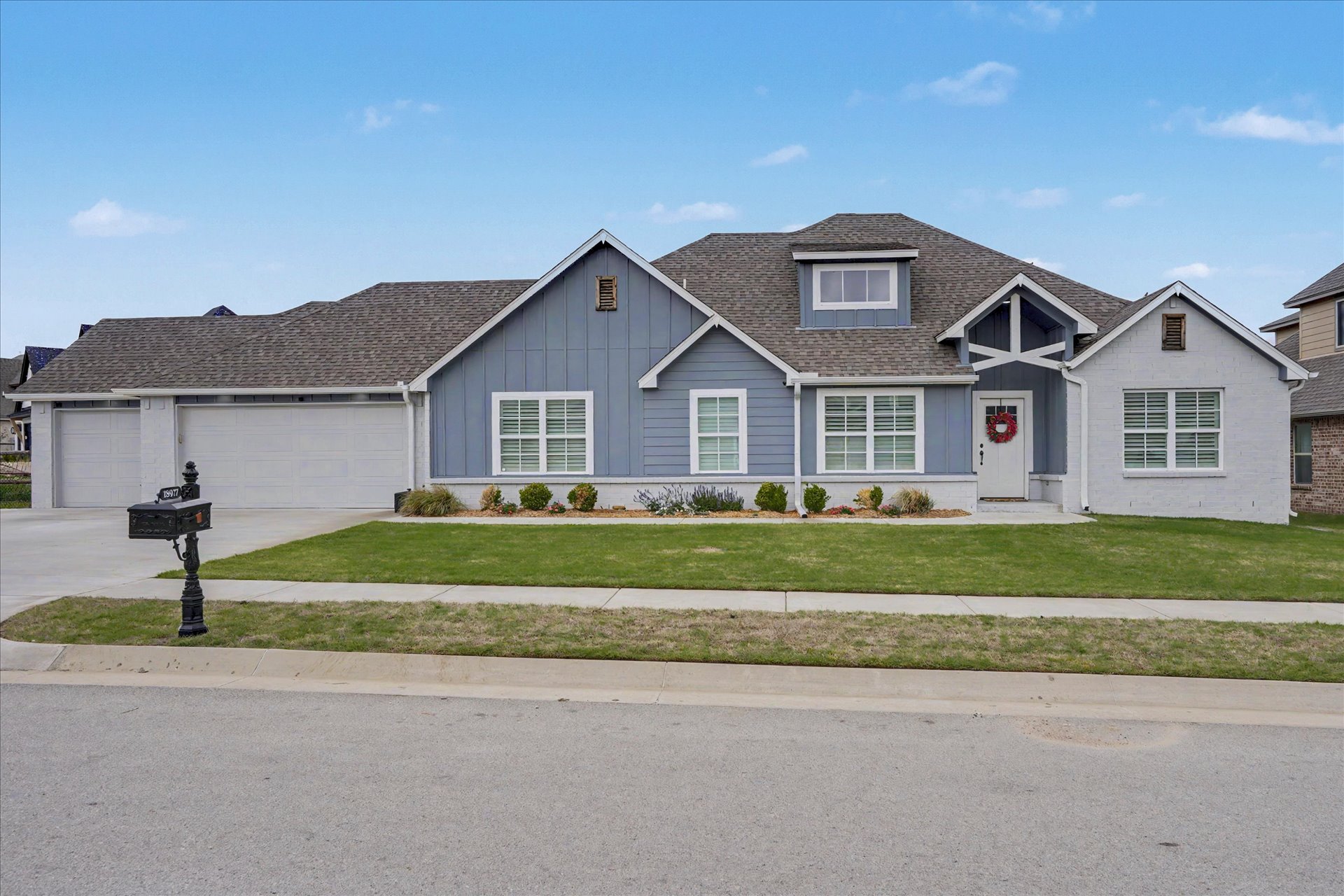18977 E Ridgeline Road Property Photo 1