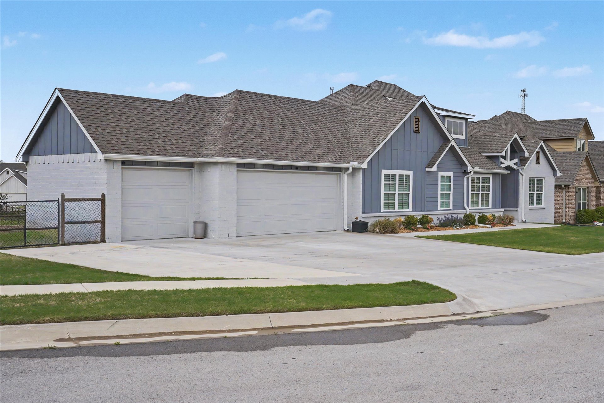 18977 E Ridgeline Road Property Photo 3