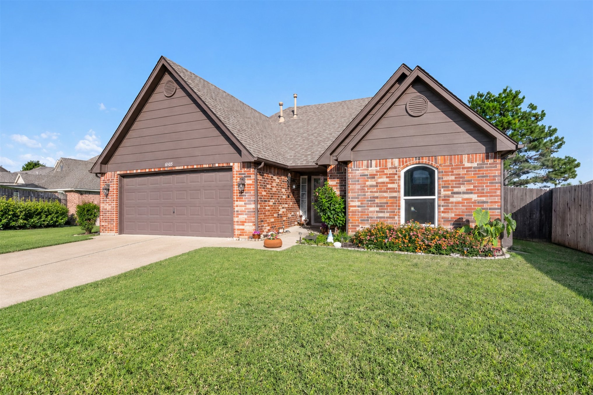 8105 S Elder Avenue Property Photo 1