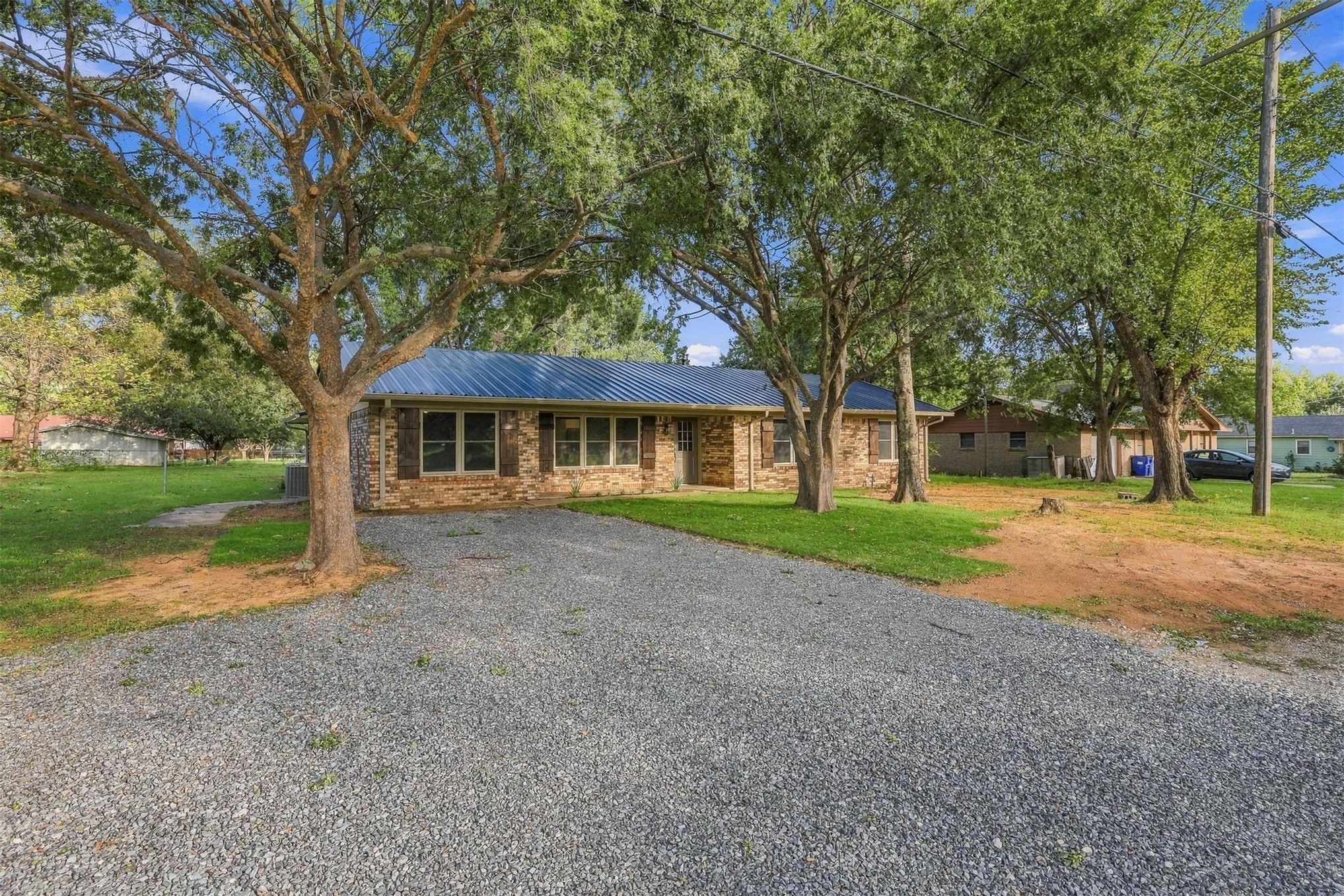 210 N Collins Property Photo 1