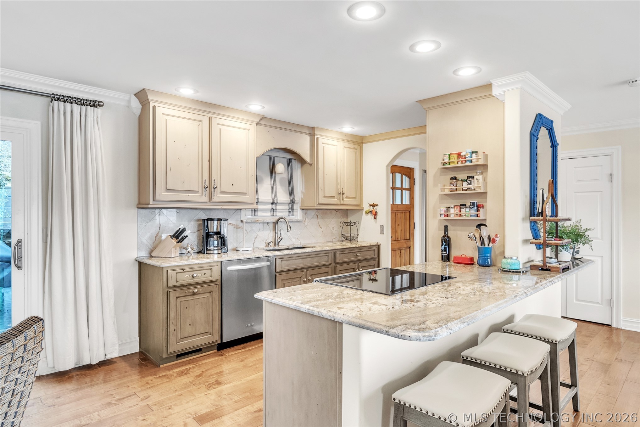 450779 E 341 17 Property Photo 11