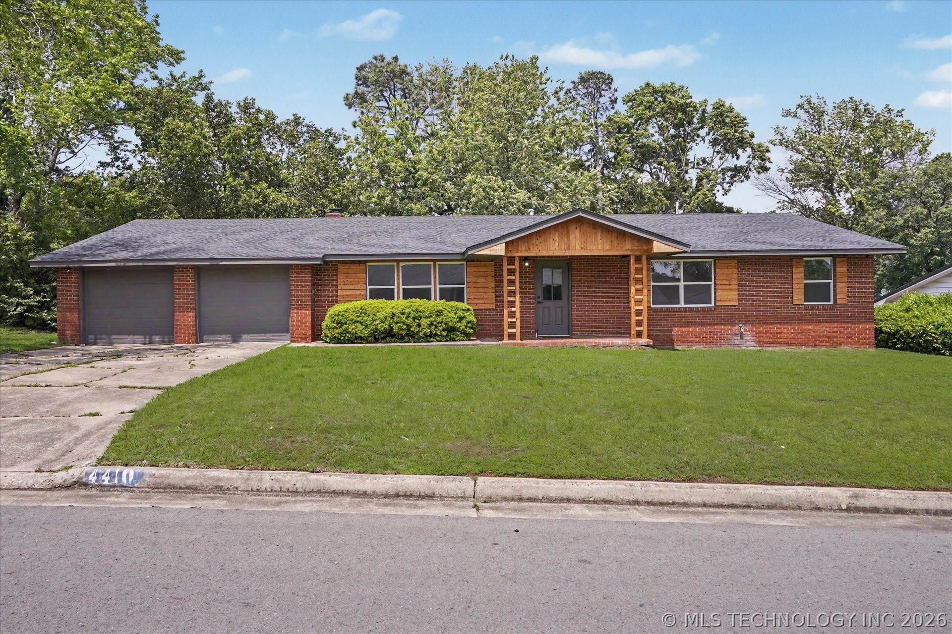 4410 Denison Street S Property Photo 1