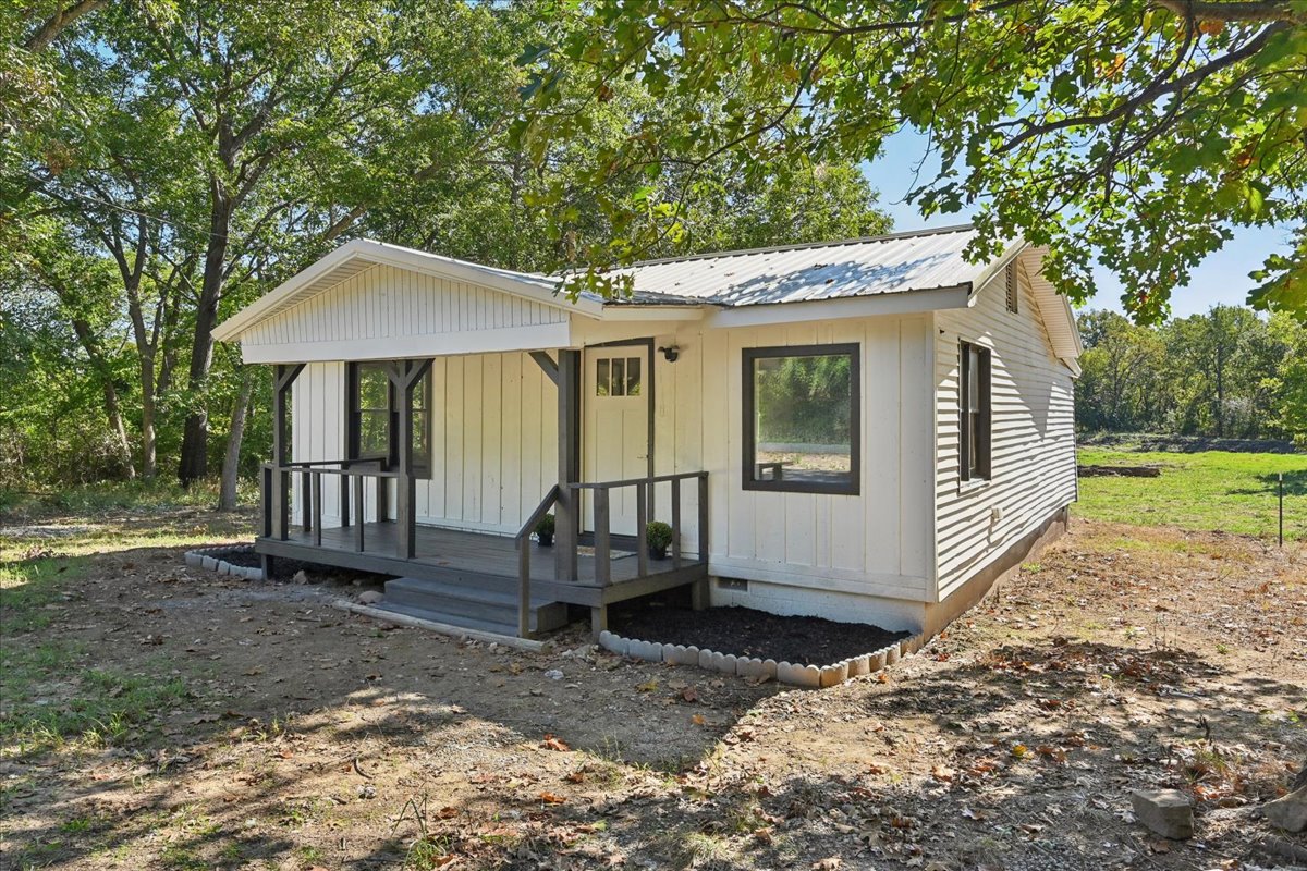 15201 Indian Road Property Photo 1