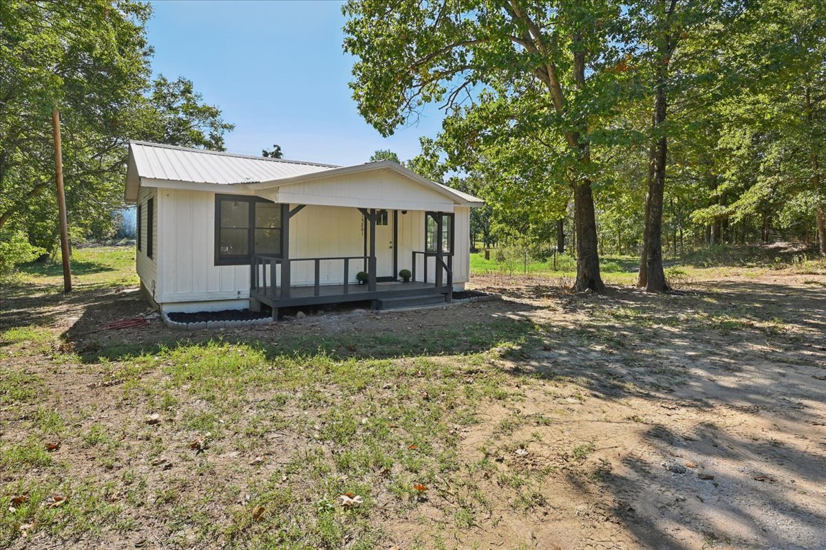 15201 Indian Road Property Photo 2