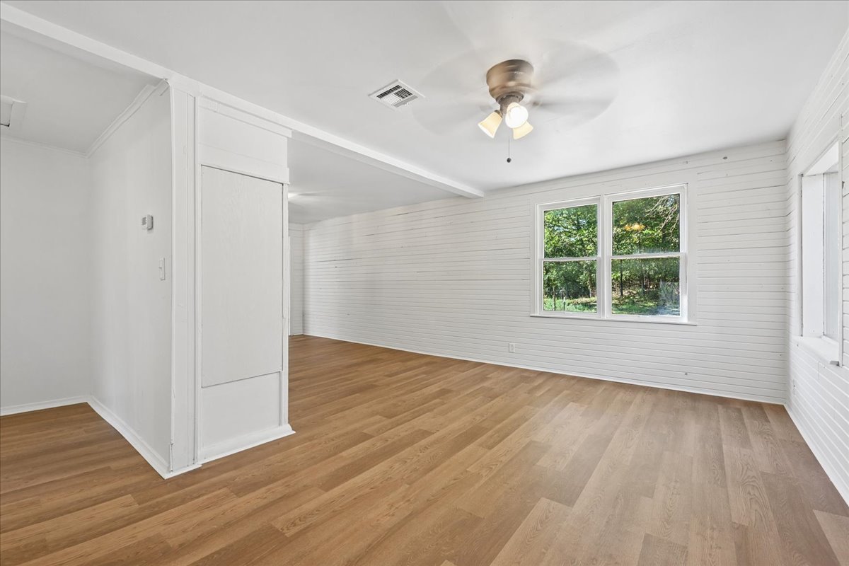 15201 Indian Road Property Photo 5