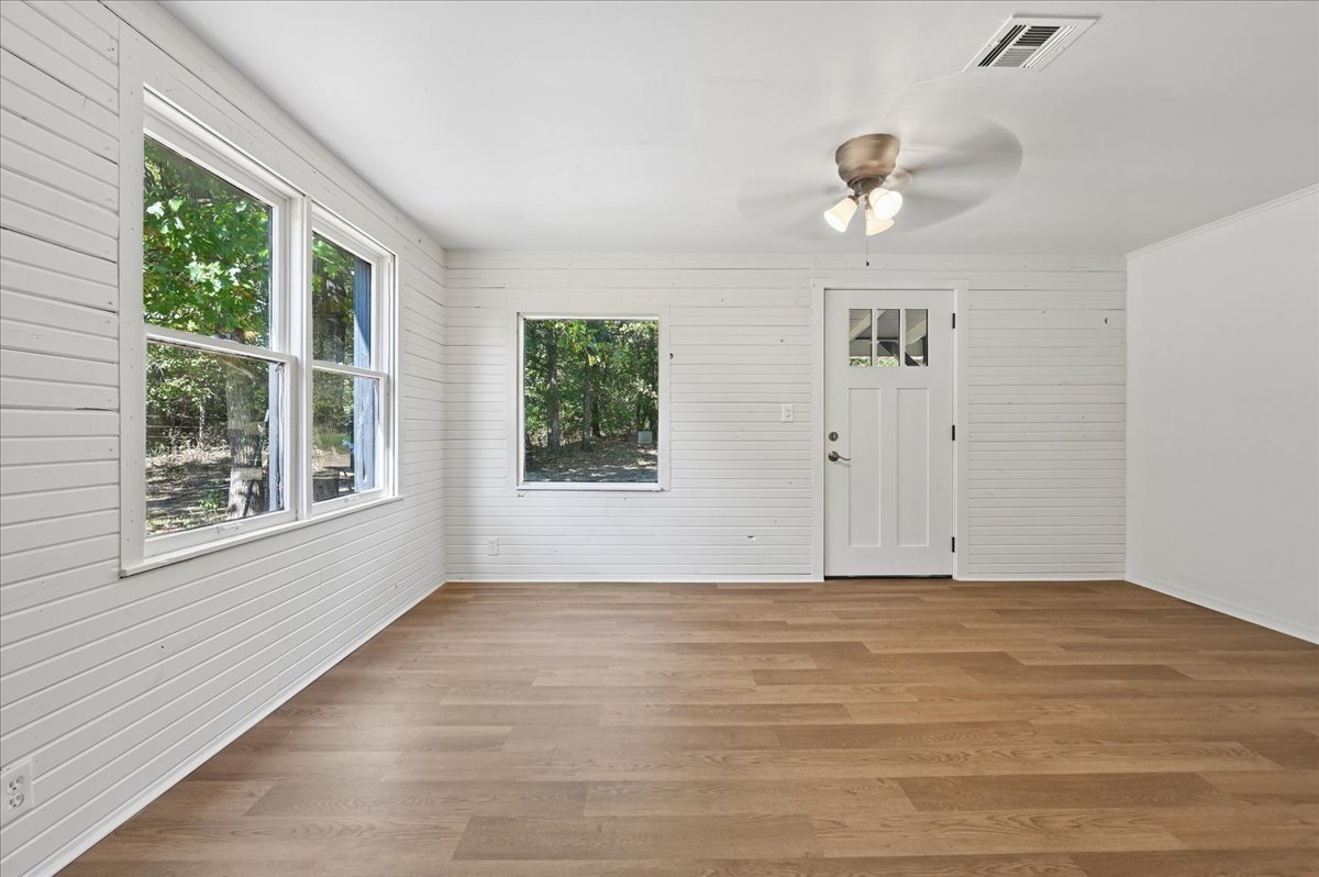 15201 Indian Road Property Photo 8