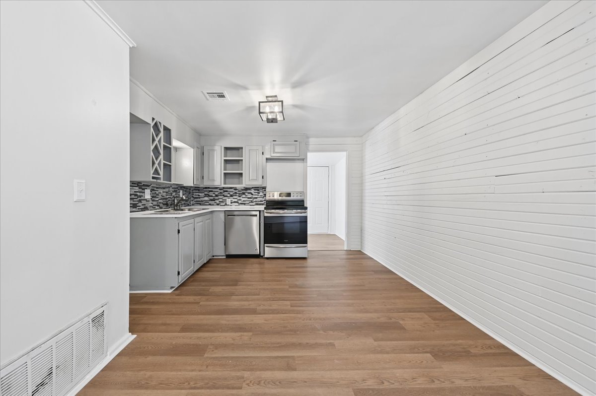 15201 Indian Road Property Photo 9