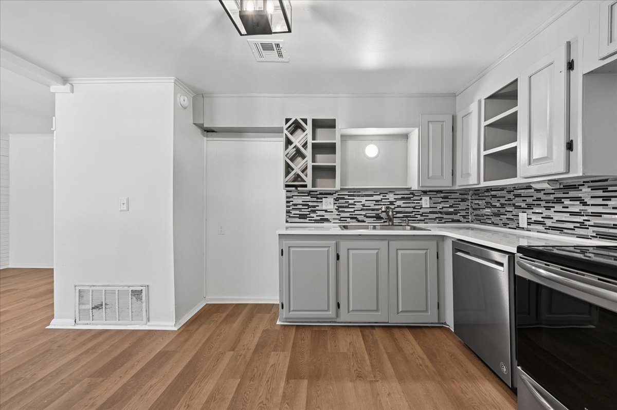 15201 Indian Road Property Photo 11