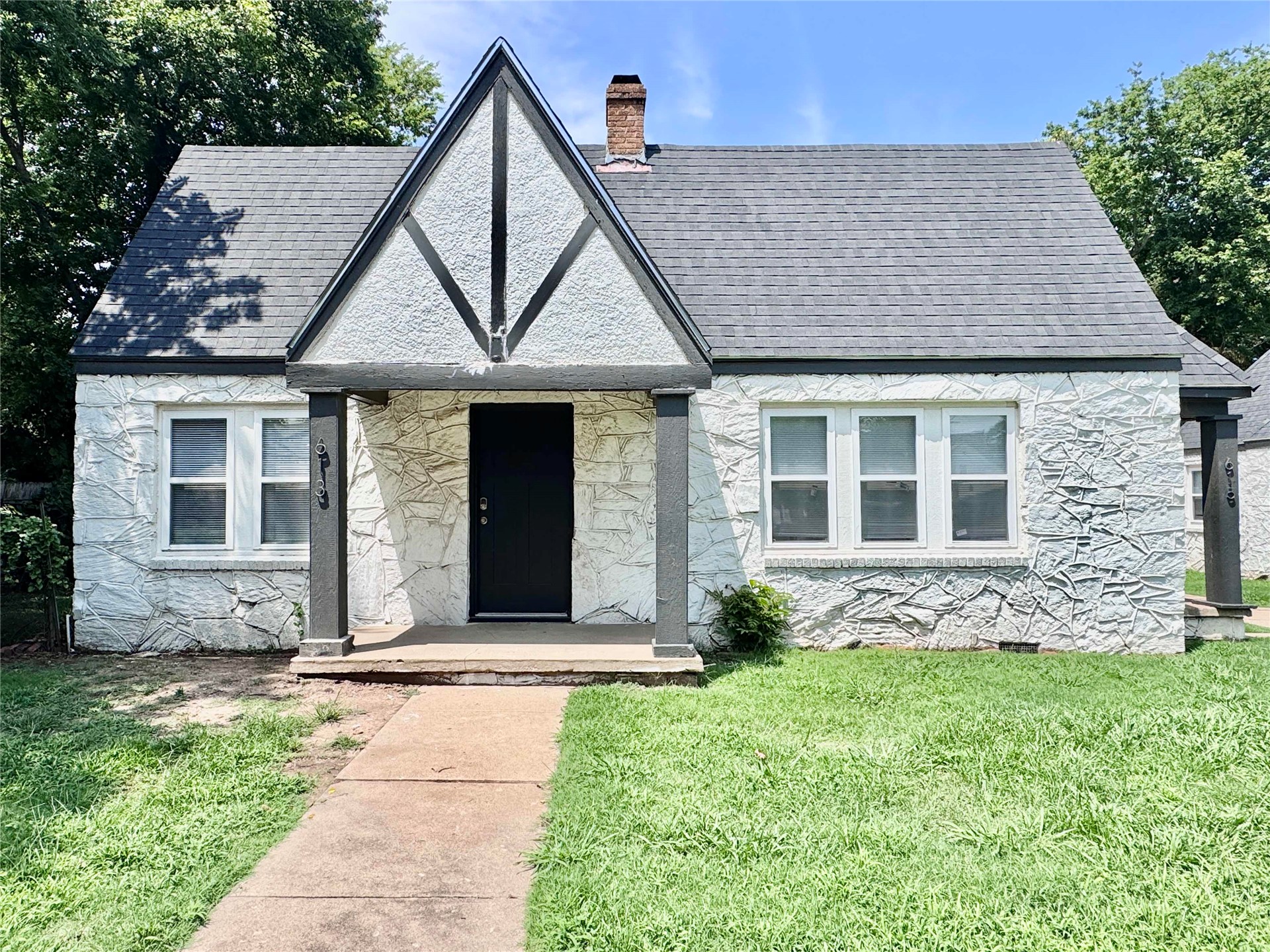 613 E Xyler Street Property Photo 1